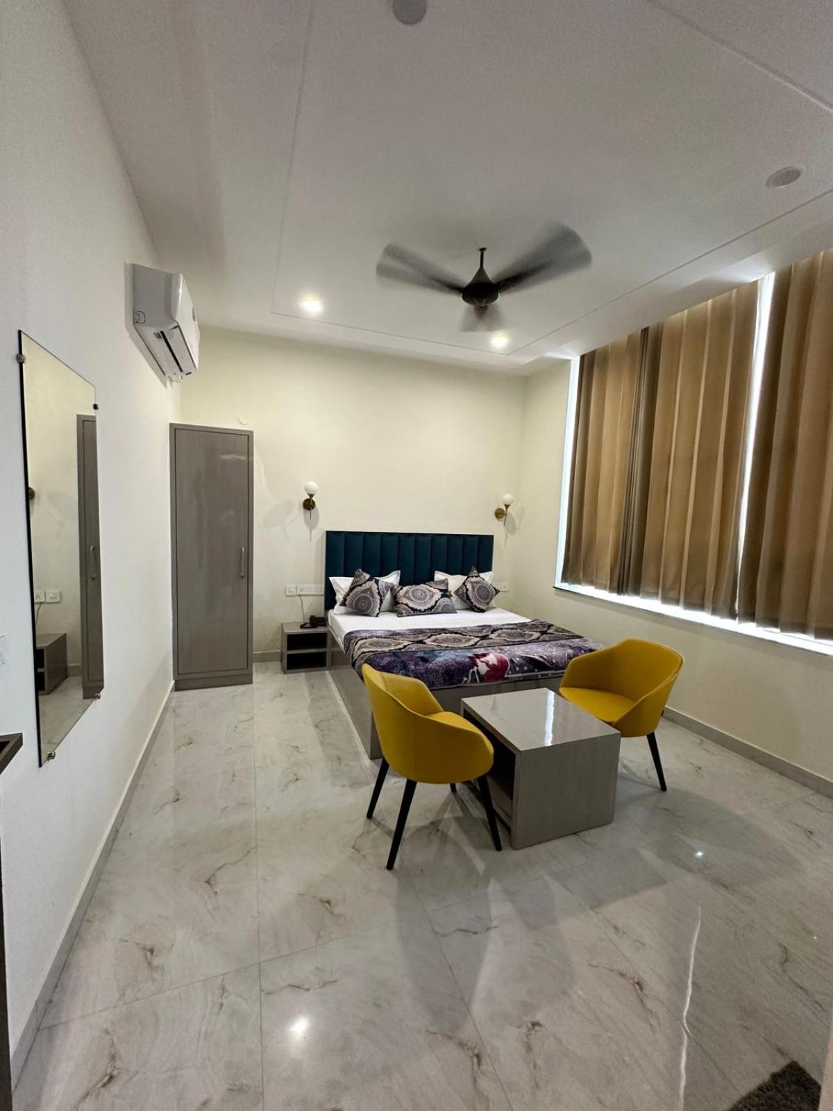 Deluxe King Room