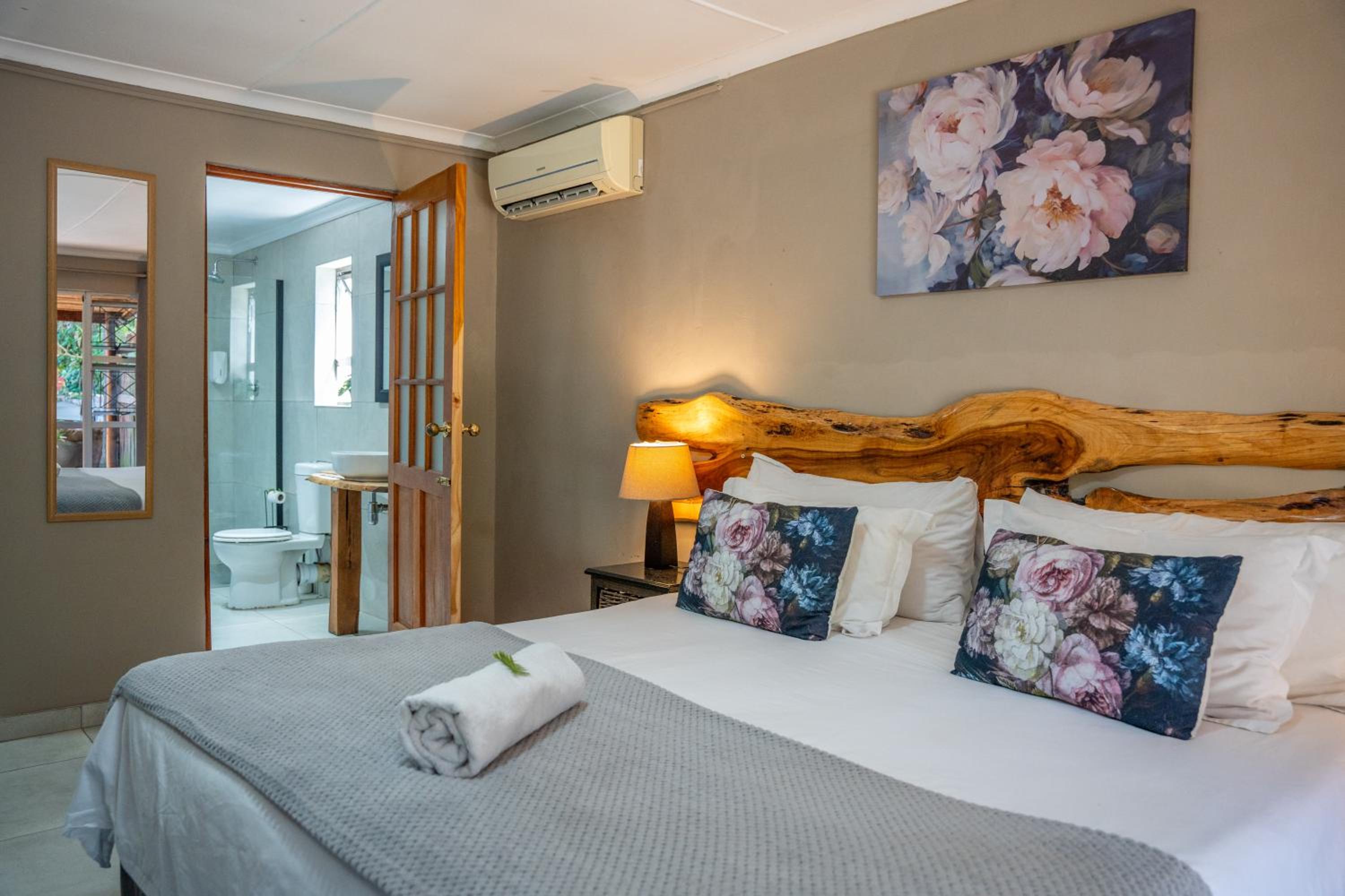 Deluxe King Room photo 1