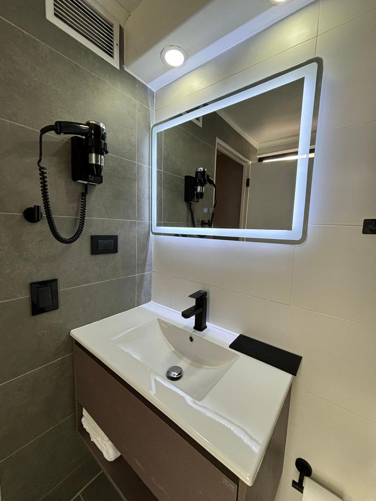 Deluxe Apartment - Photo 2