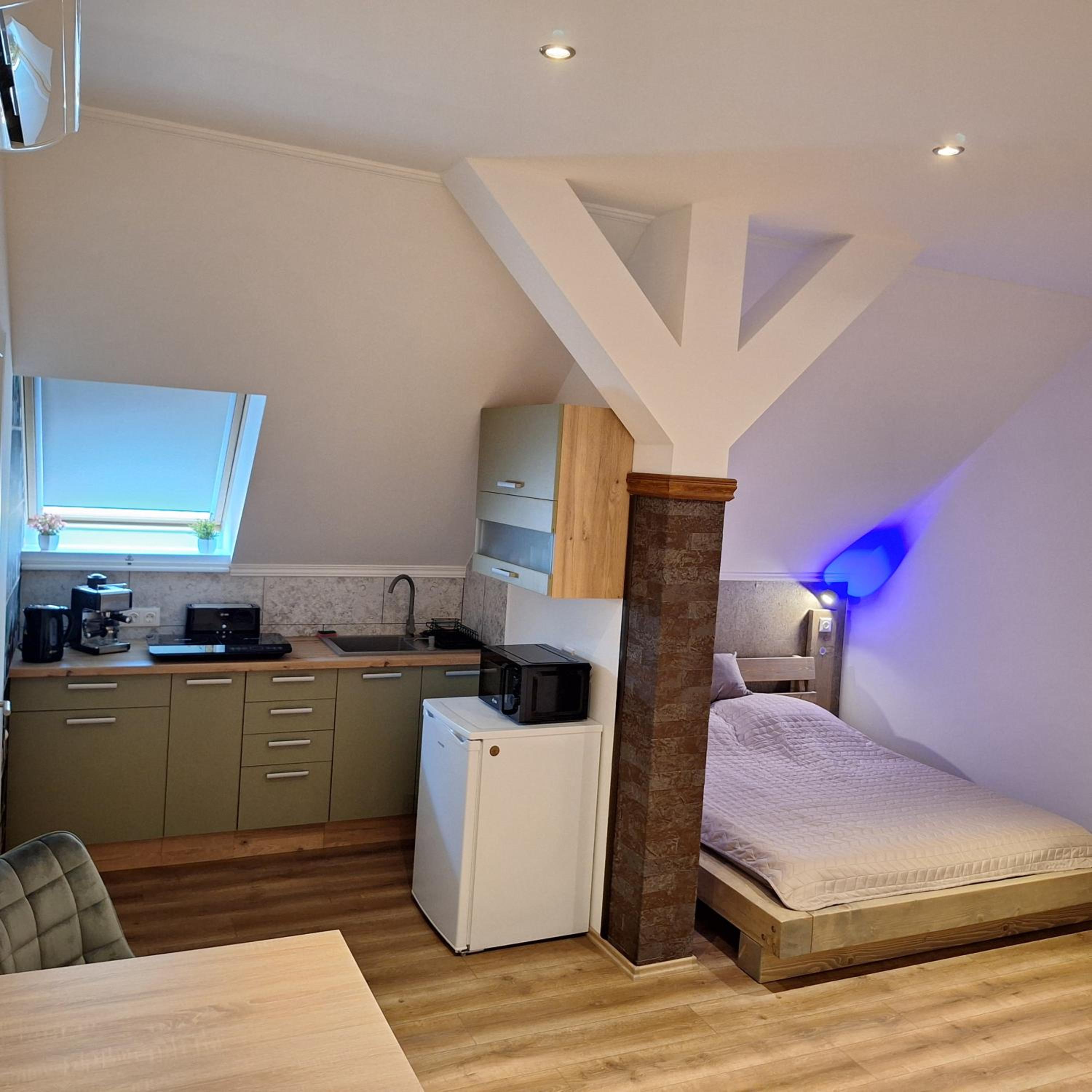 Deluxe Studio