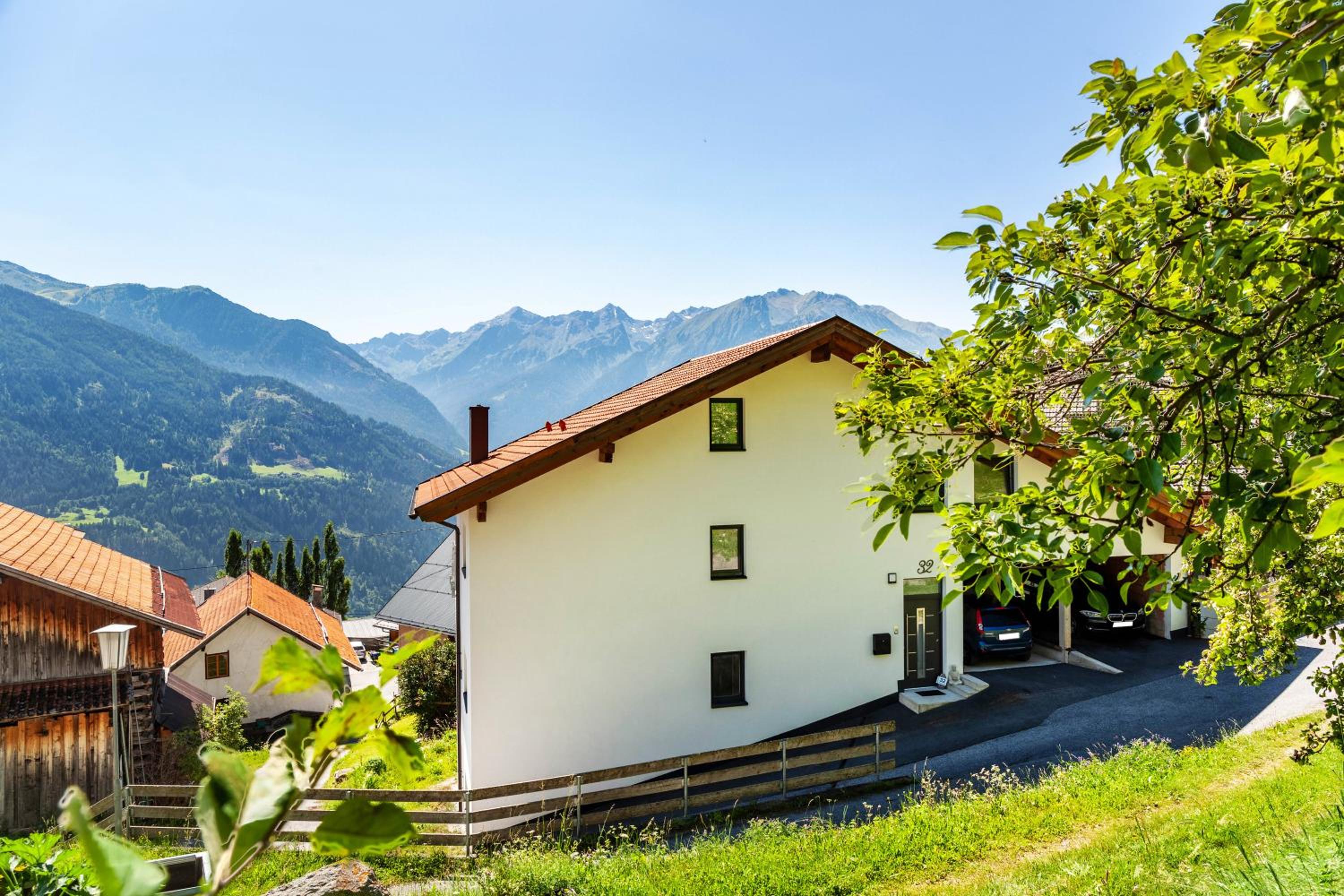Two-Bedroom Deluxe Apartment with Garden View photo 3