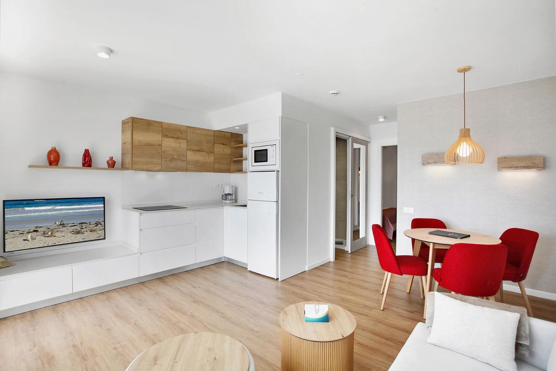 One-Bedroom Apartment with Front Sea View photo 2