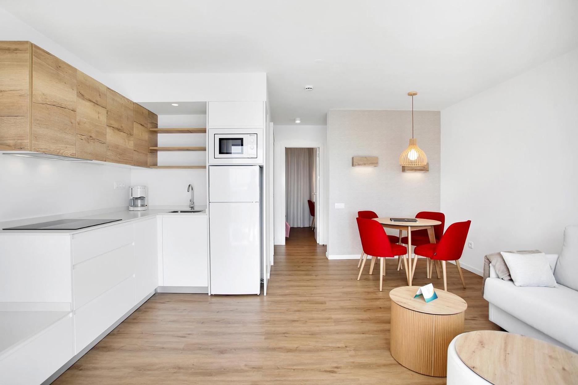 Apartamento de una habitación con vista frontal al mar (3 adultos + 1 niño)