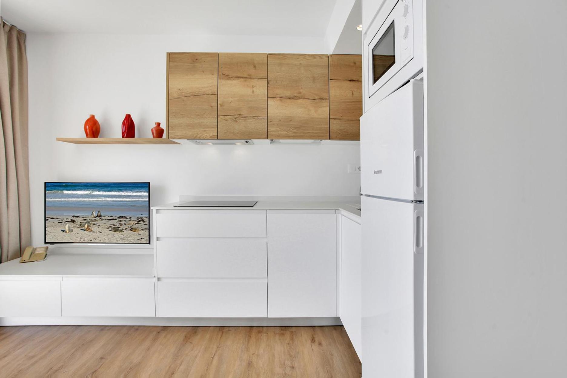 One-Bedroom Apartment with Front Sea View (1 adult + 1child) photo 2