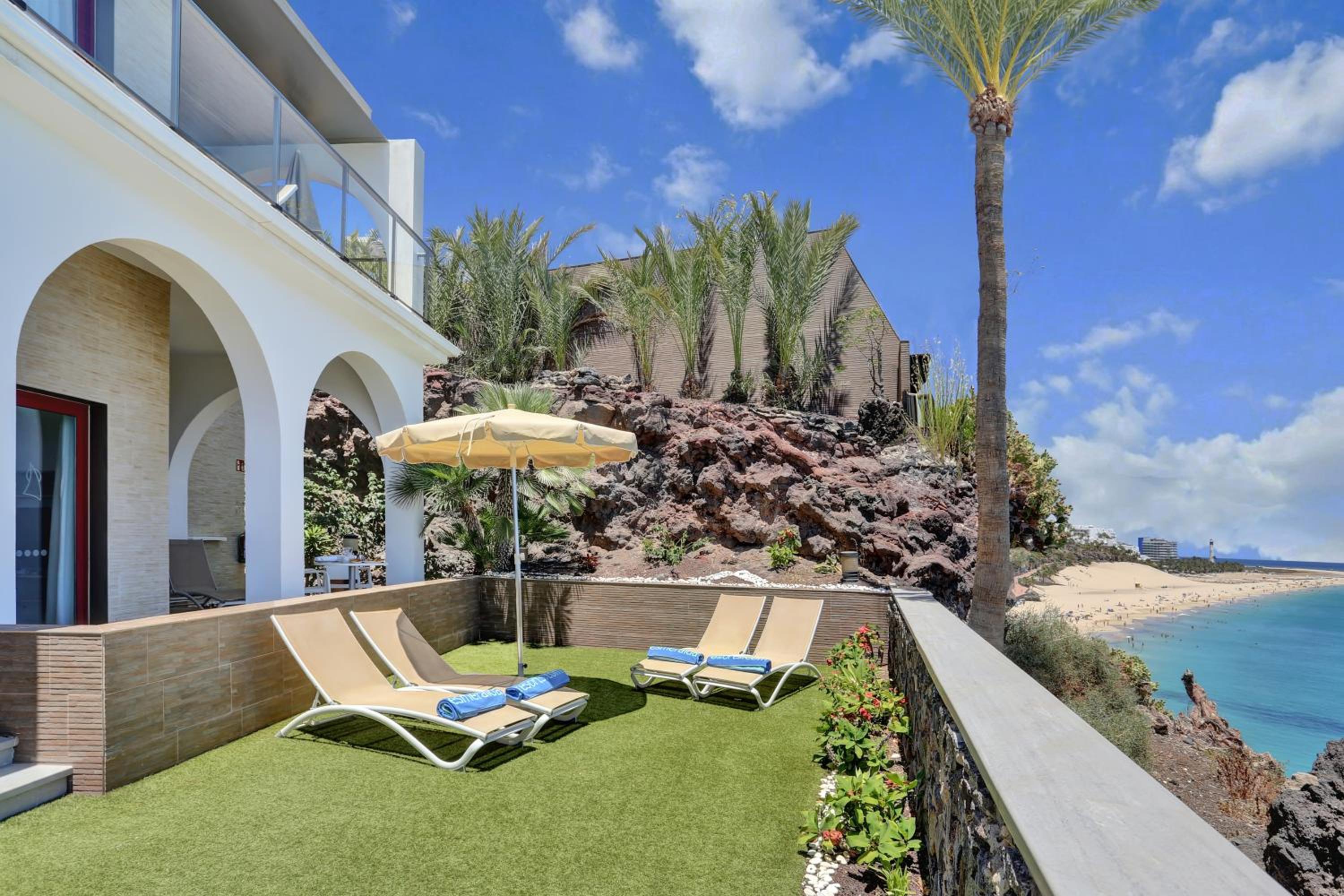 Two-Bedroom Apartment with Front Sea View (3 adults + 1 child) photo 3