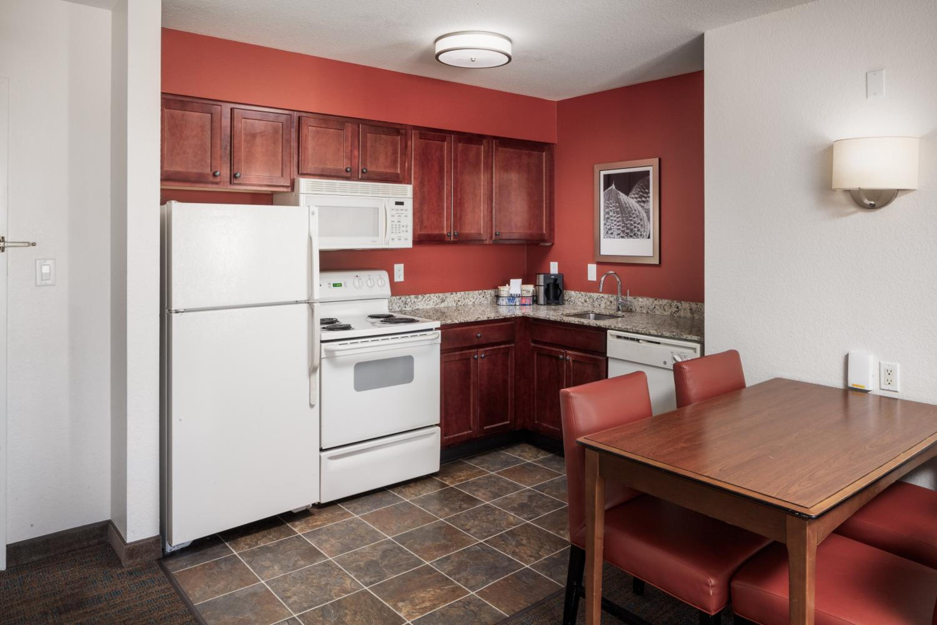 Two-Bedroom Suite - Photo 6