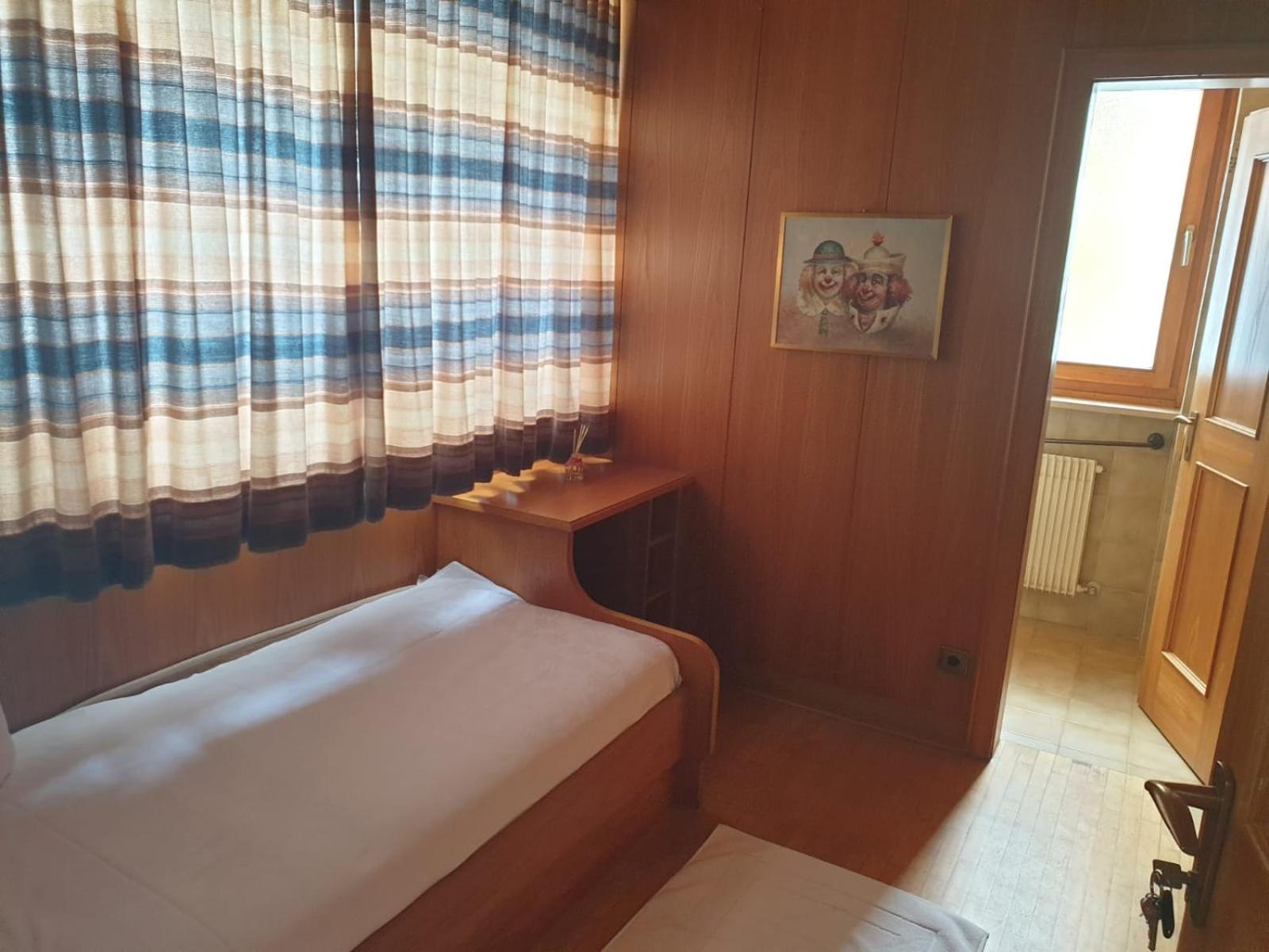 Single Room with Private Bathroom - Annex