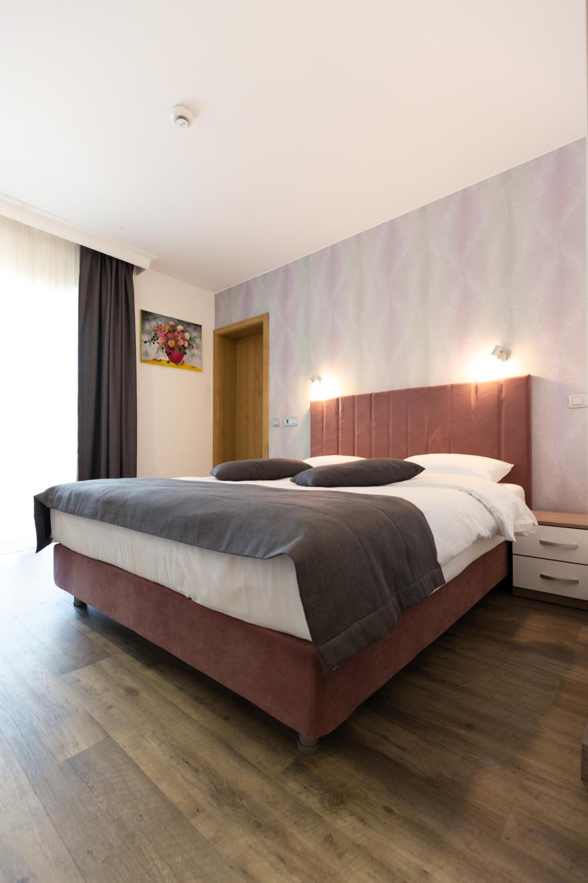 Double or Twin Room - Photo 8