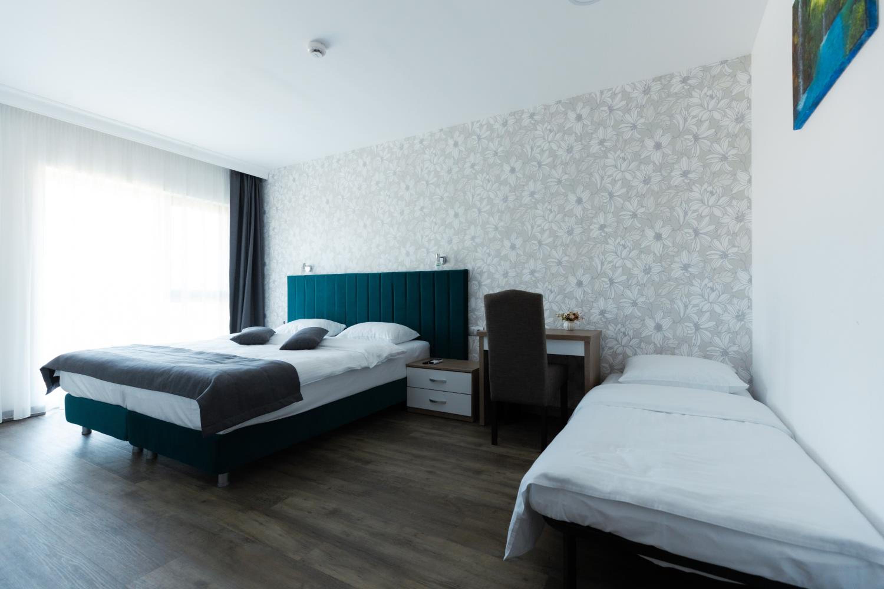 Double or Twin Room - Photo 9
