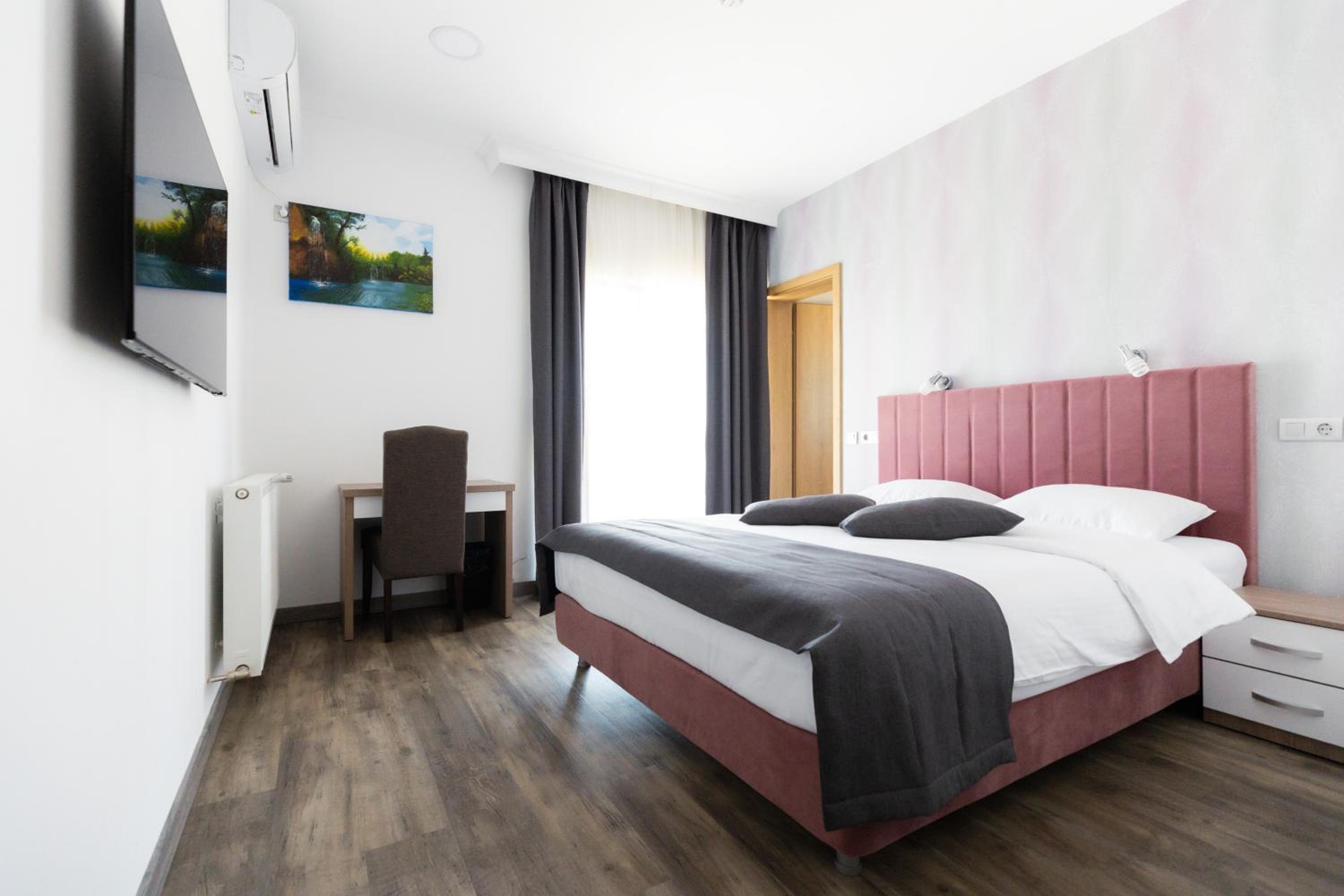 Double or Twin Room - Photo 2