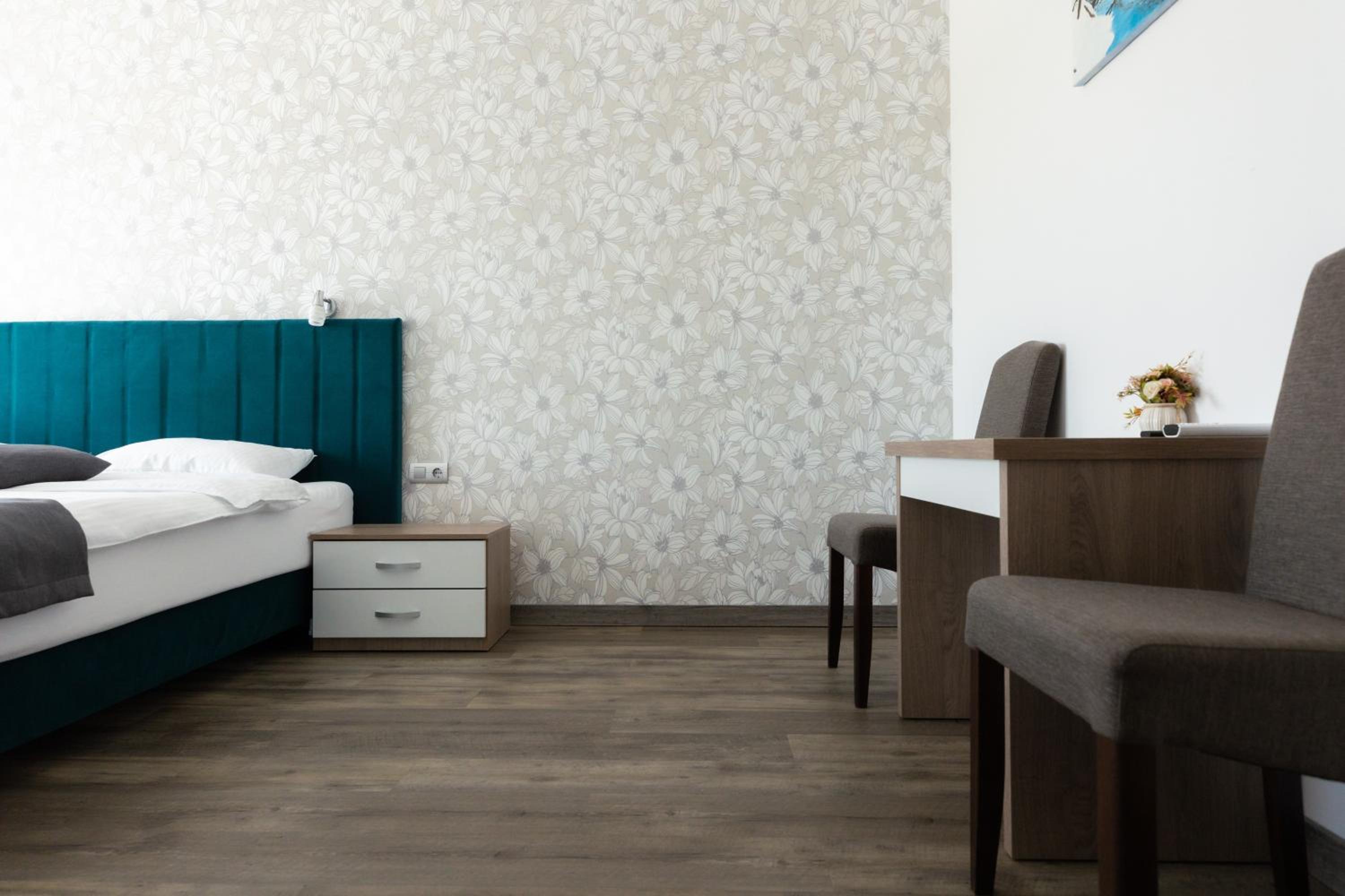 Double or Twin Room - Photo 18
