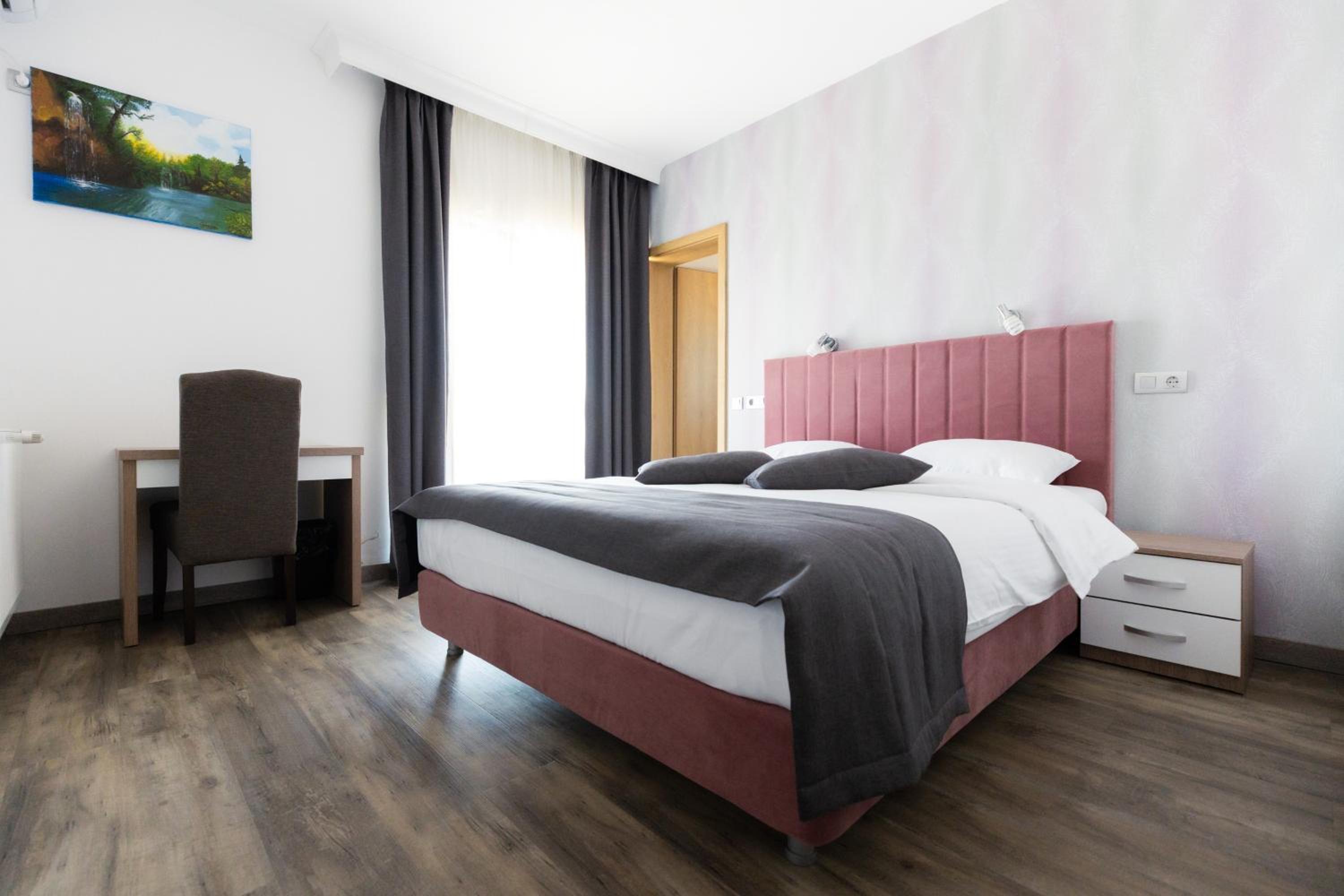 Double or Twin Room - Photo 3