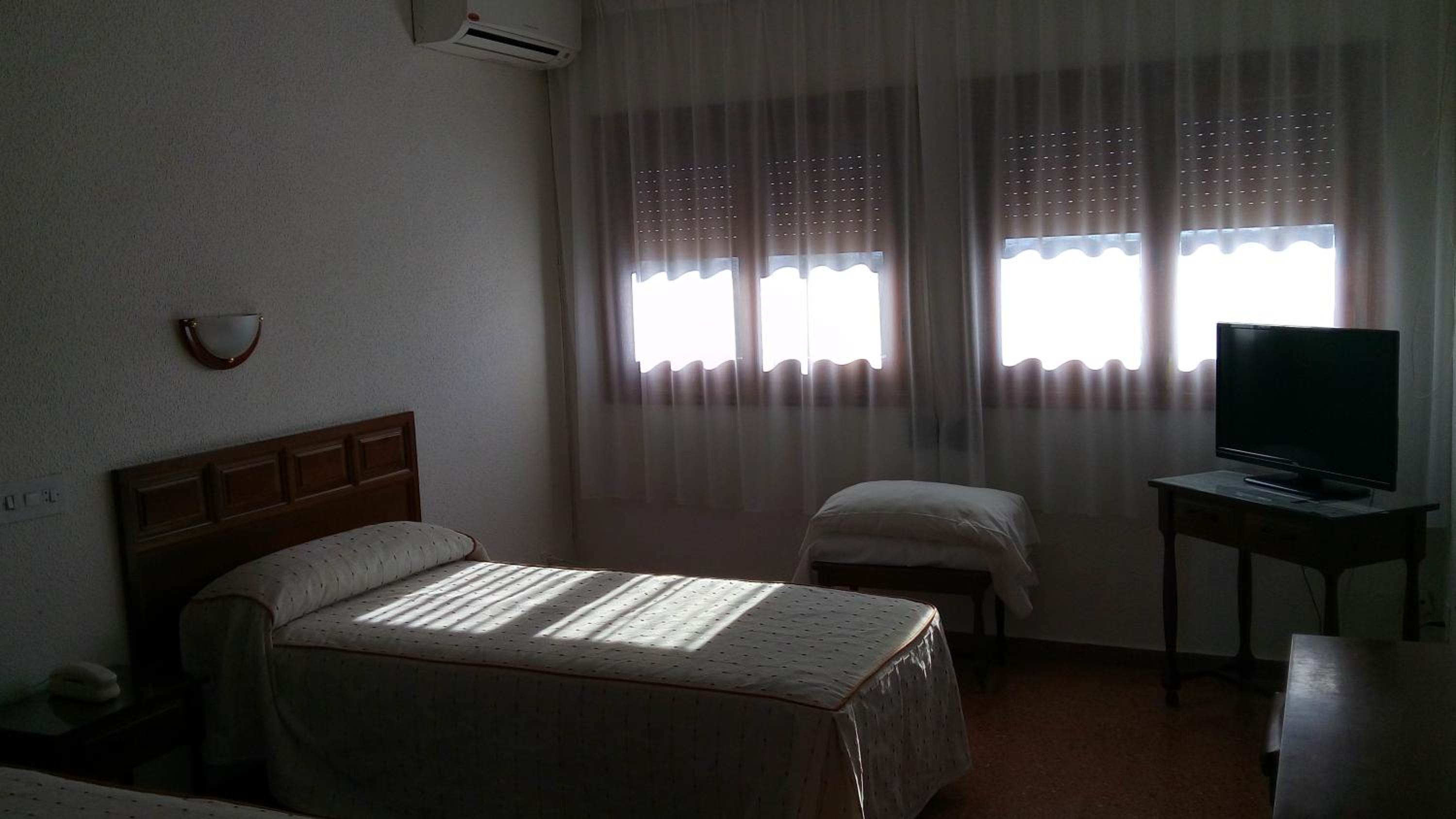 Triple Room with Bathroom photo 2