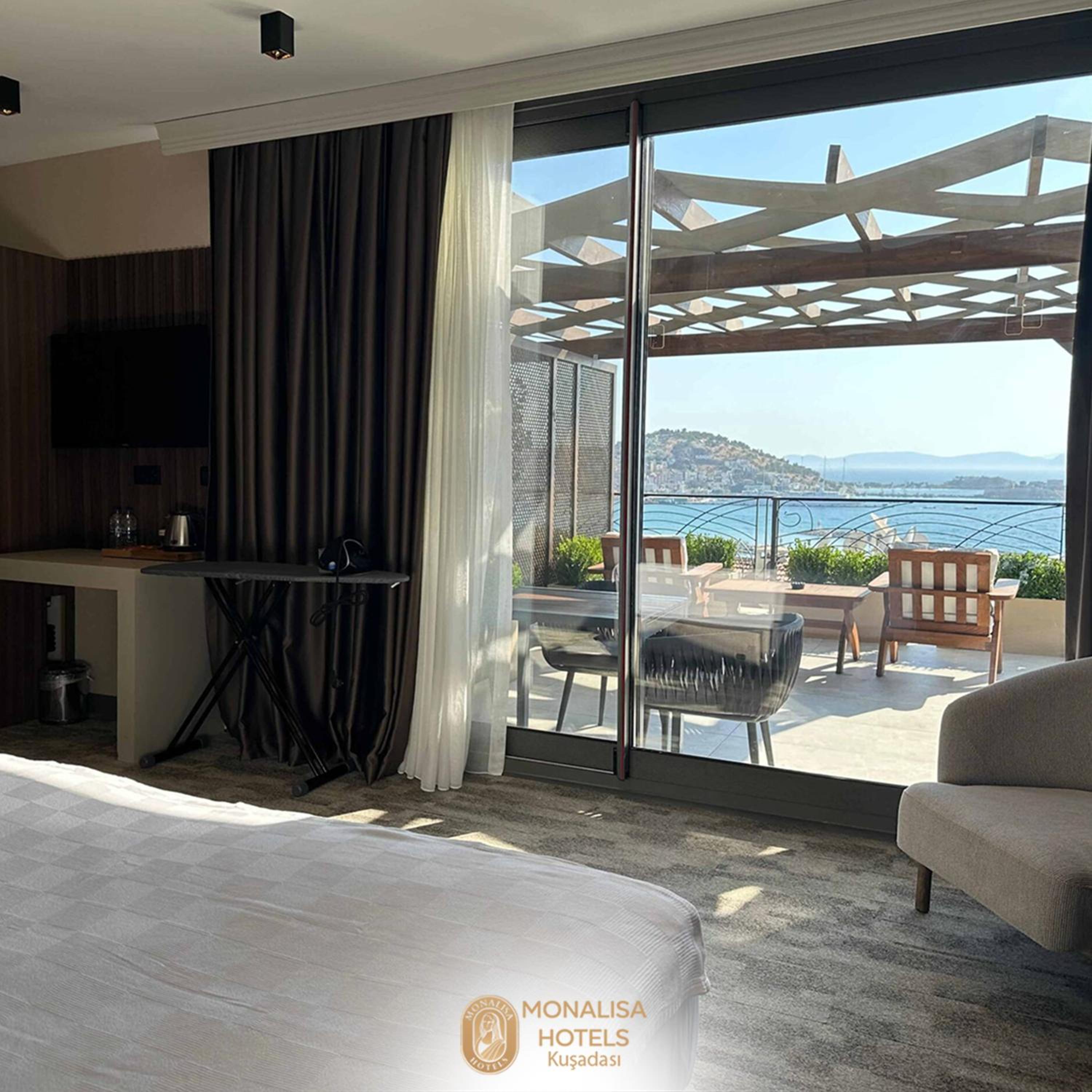 Queen Suite with Sea View