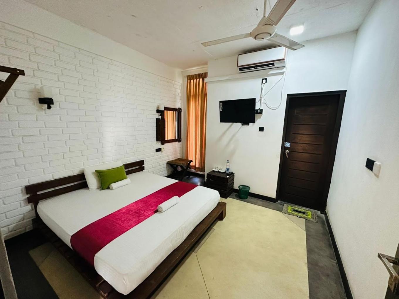 Single Room photo 2