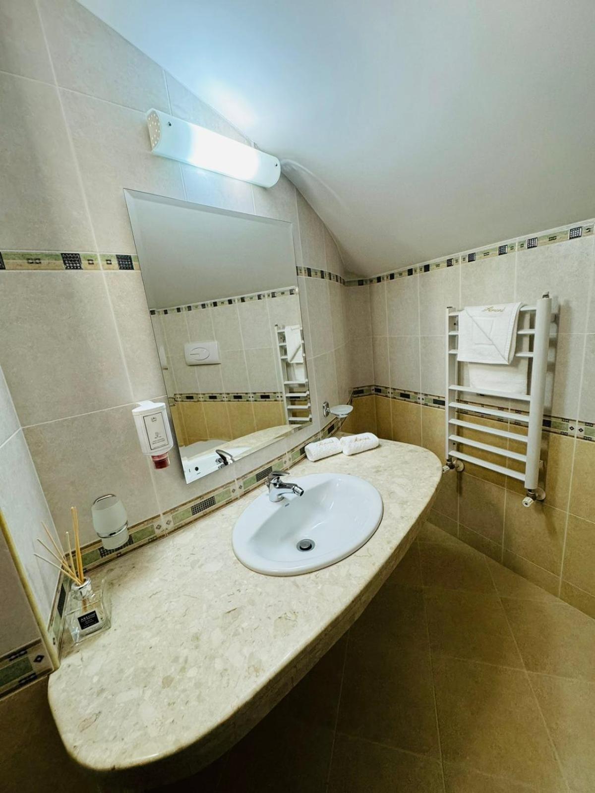 Two-Bedroom Apartment - Photo 2