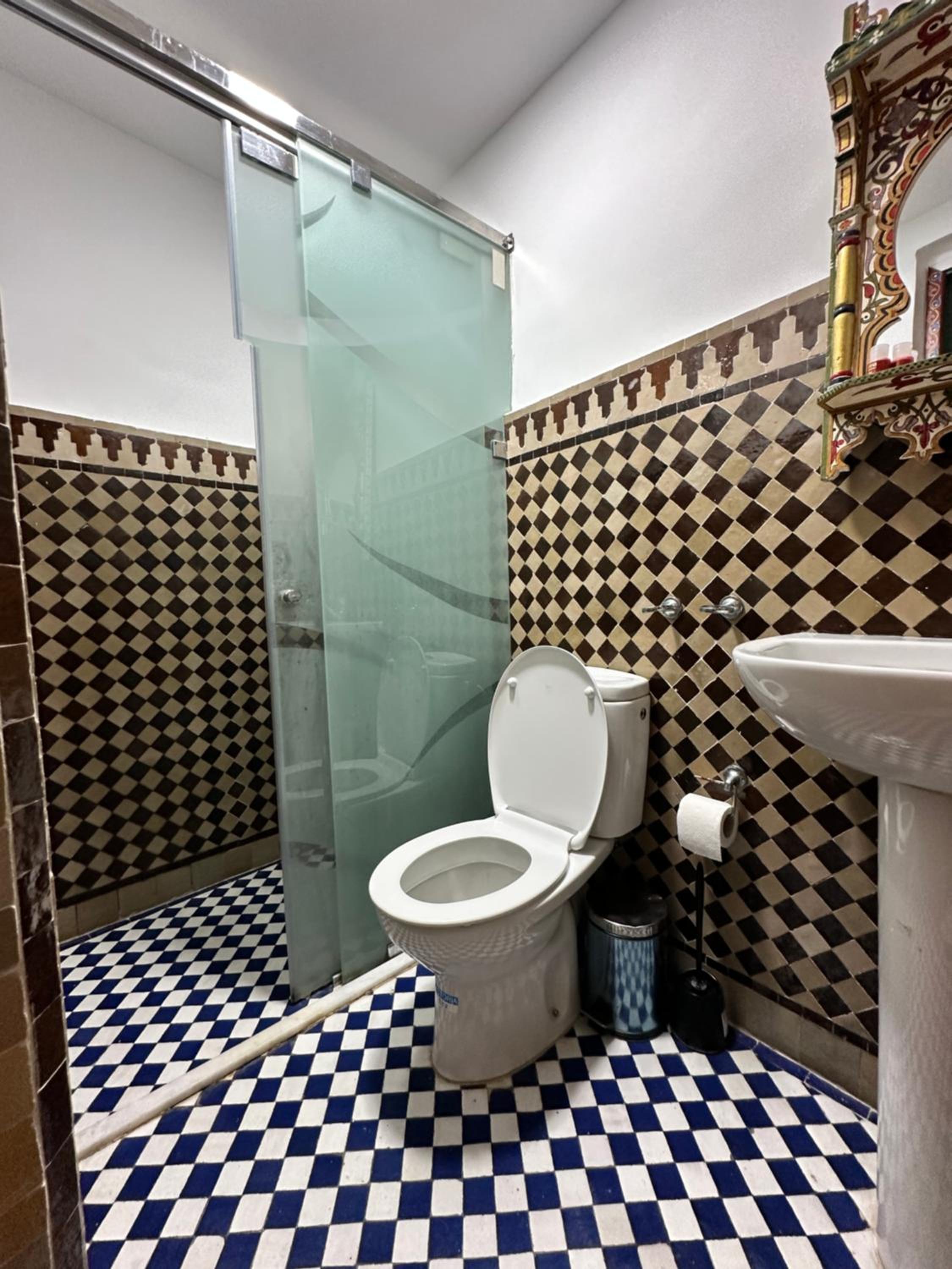 Deluxe Queen Suite - Photo 9