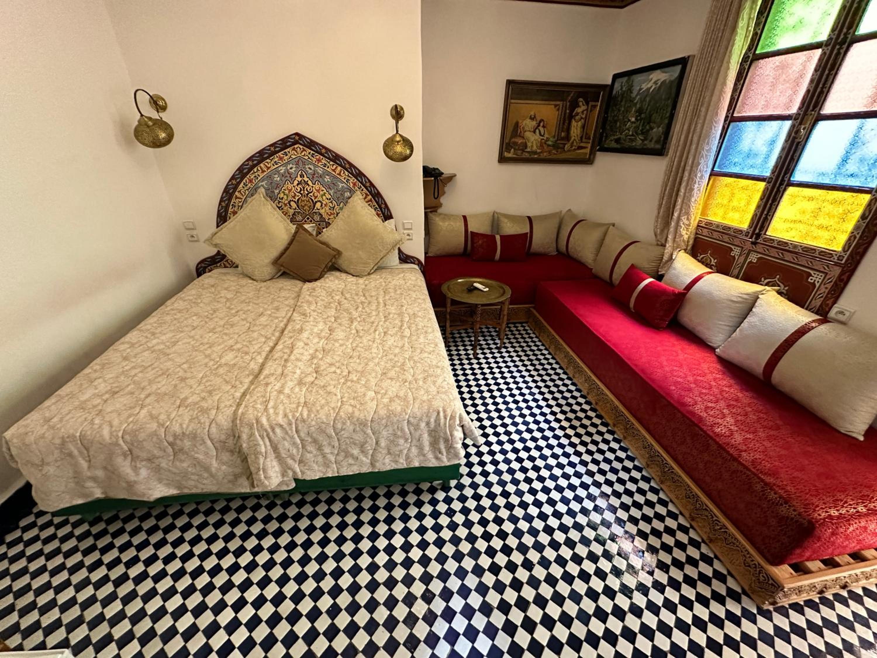 Deluxe Queen Suite - Photo 5
