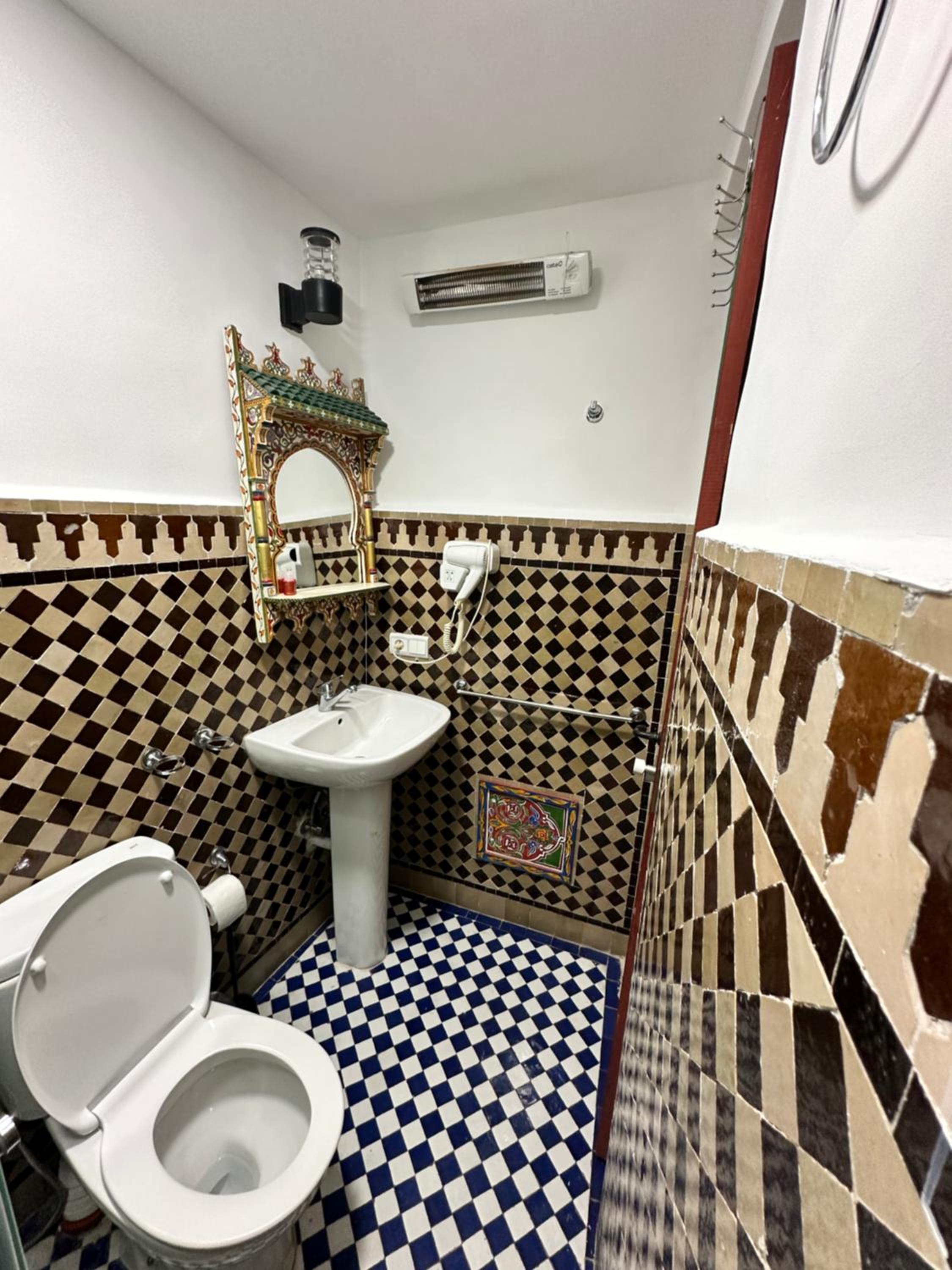 Deluxe Queen Suite - Photo 7