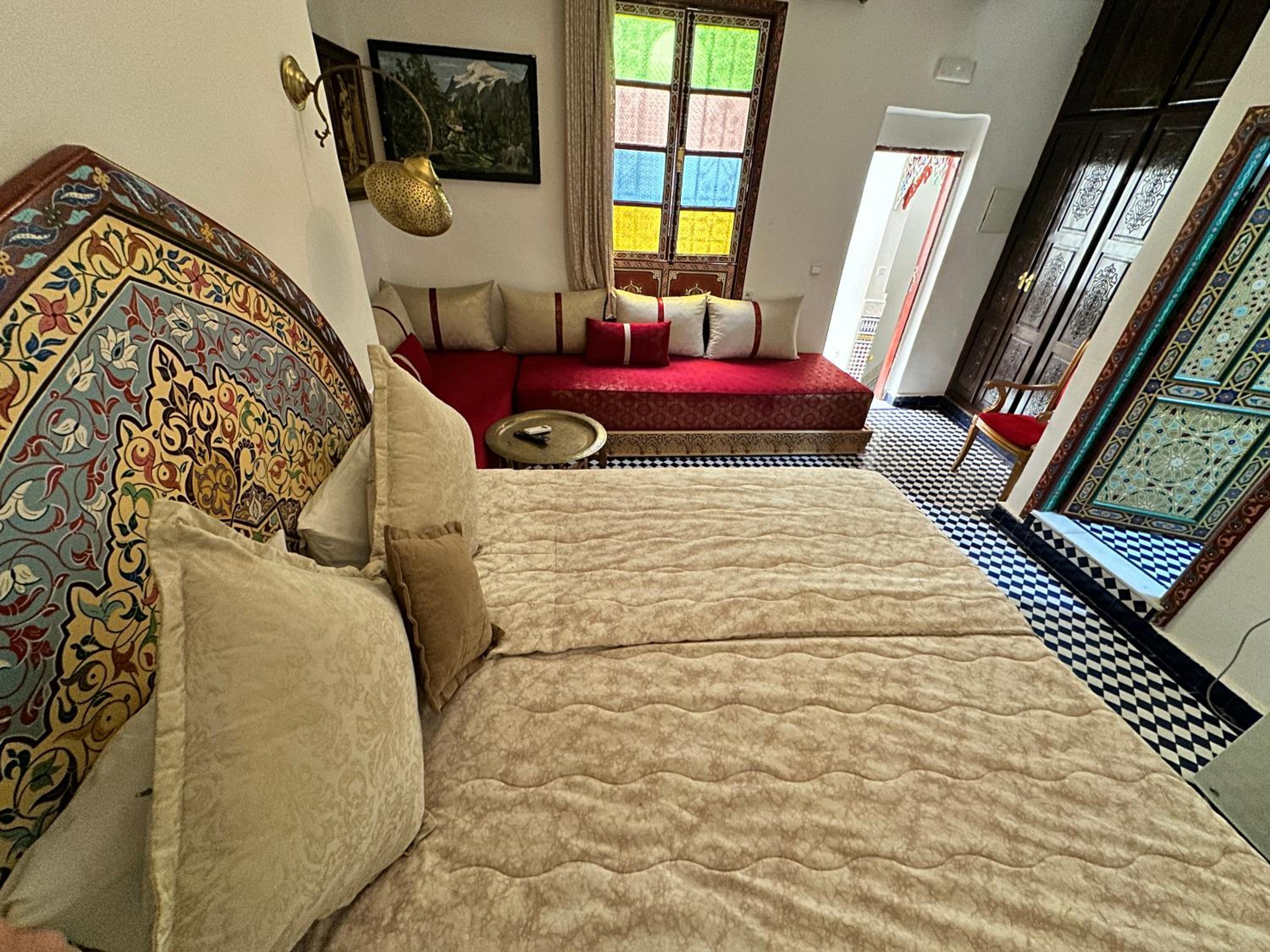 Deluxe Queen Suite - Photo 6