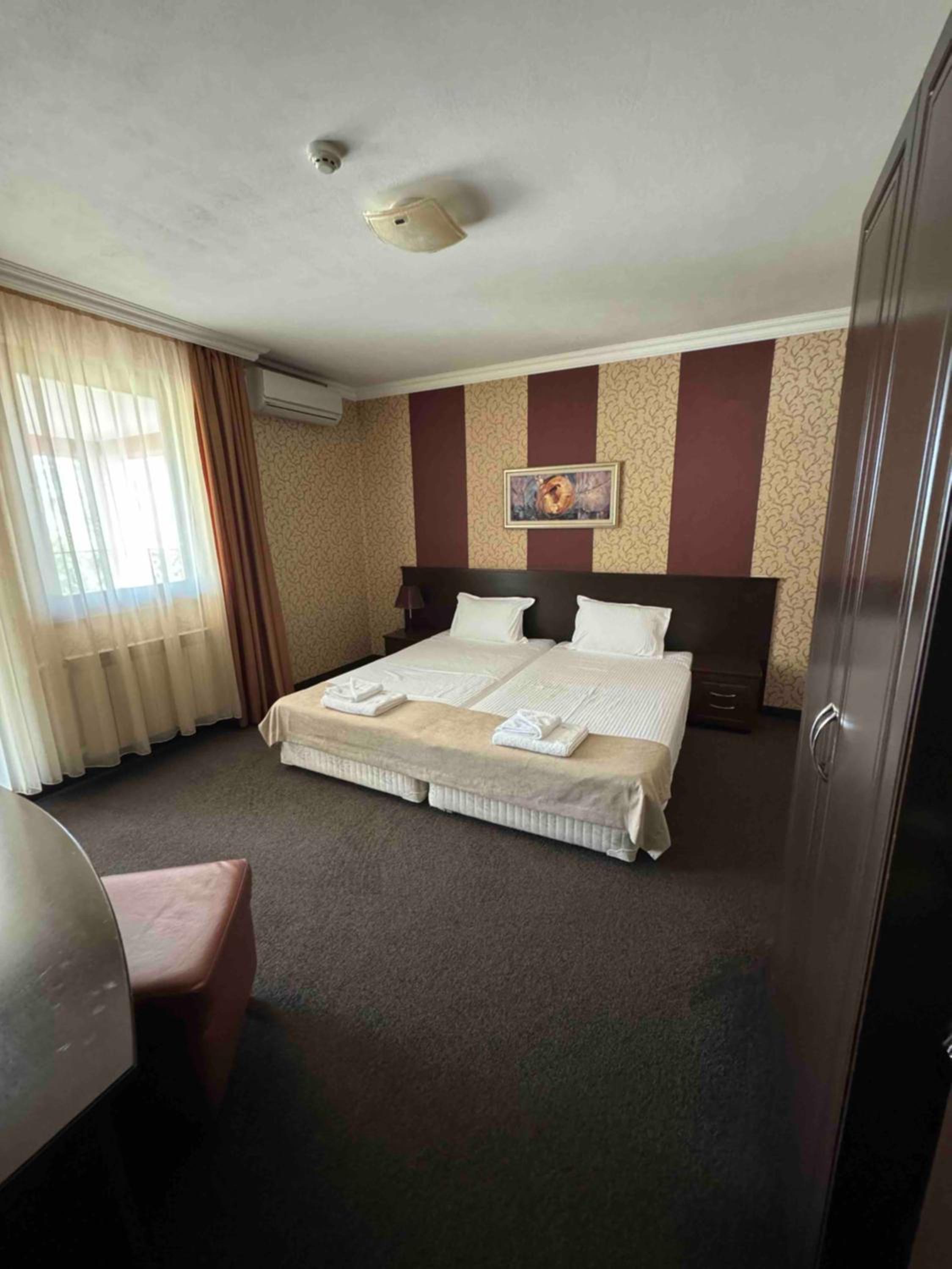 Queen Room with Spa Bath