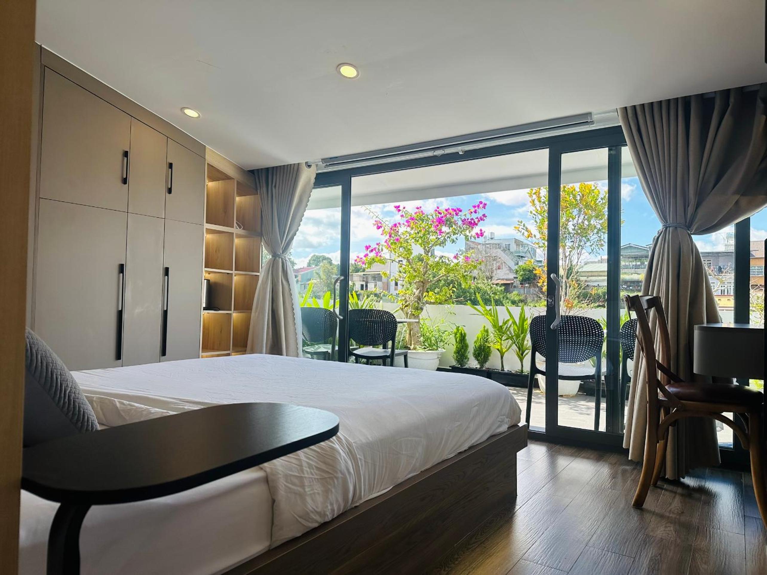 Deluxe Double Room with Balcony photo 1