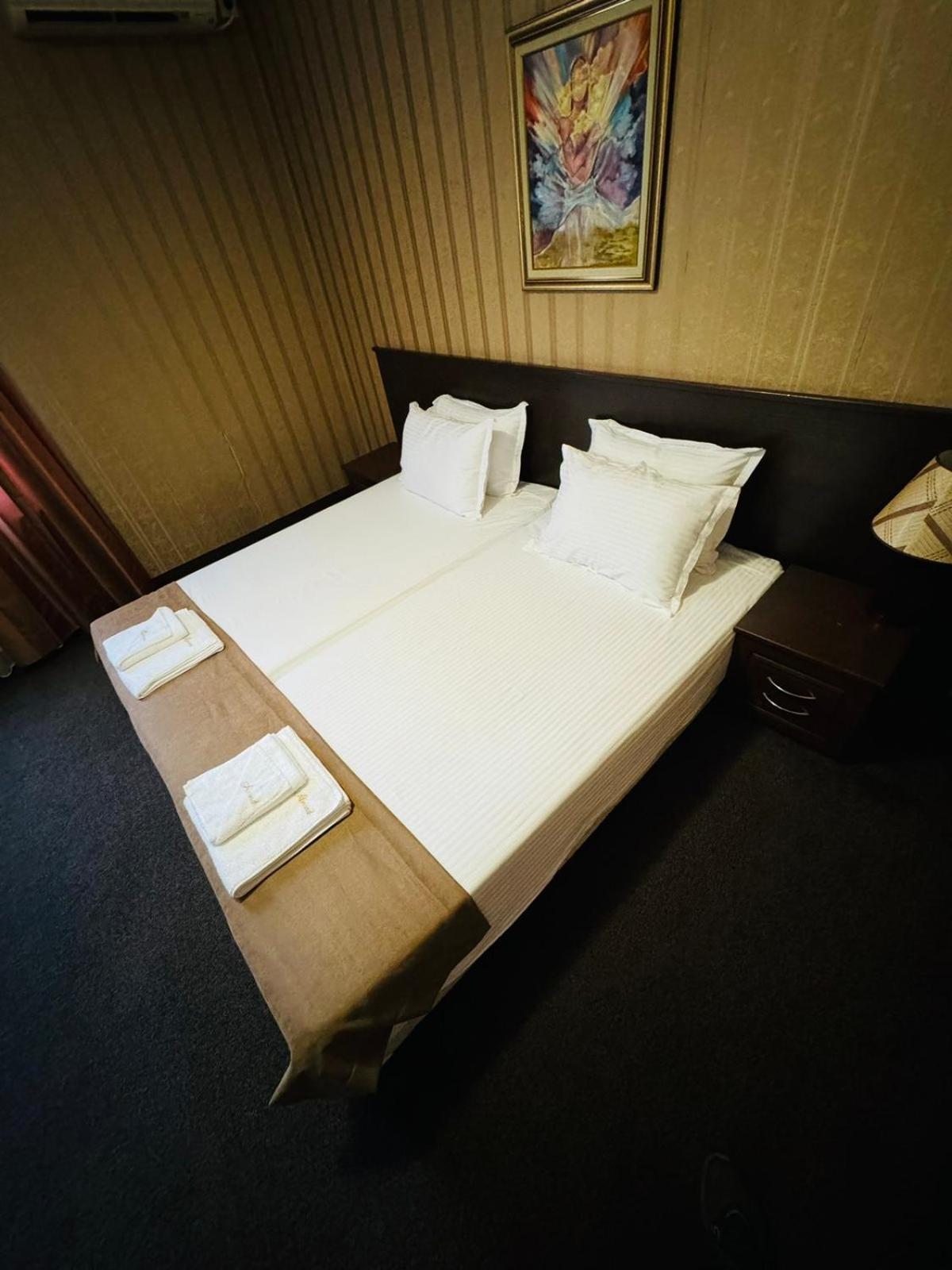Double Room with Spa Bath - Photo 1