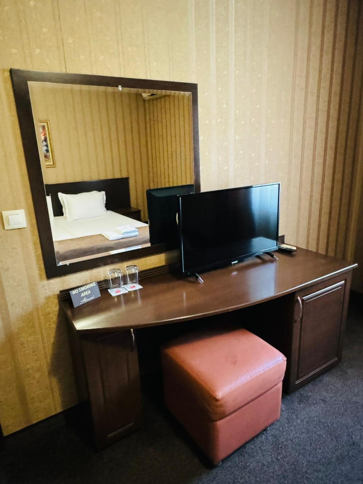 Double Room with Spa Bath - Photo 4