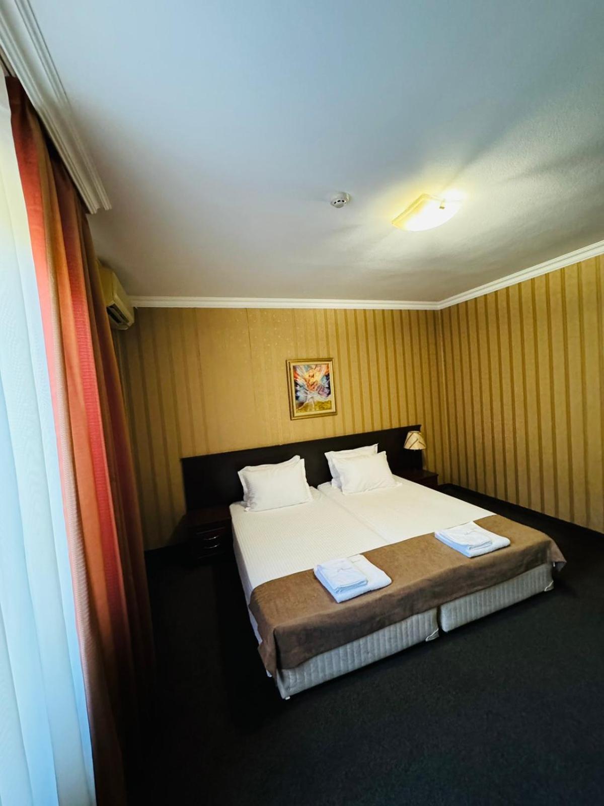 Double Room with Spa Bath - Photo 6