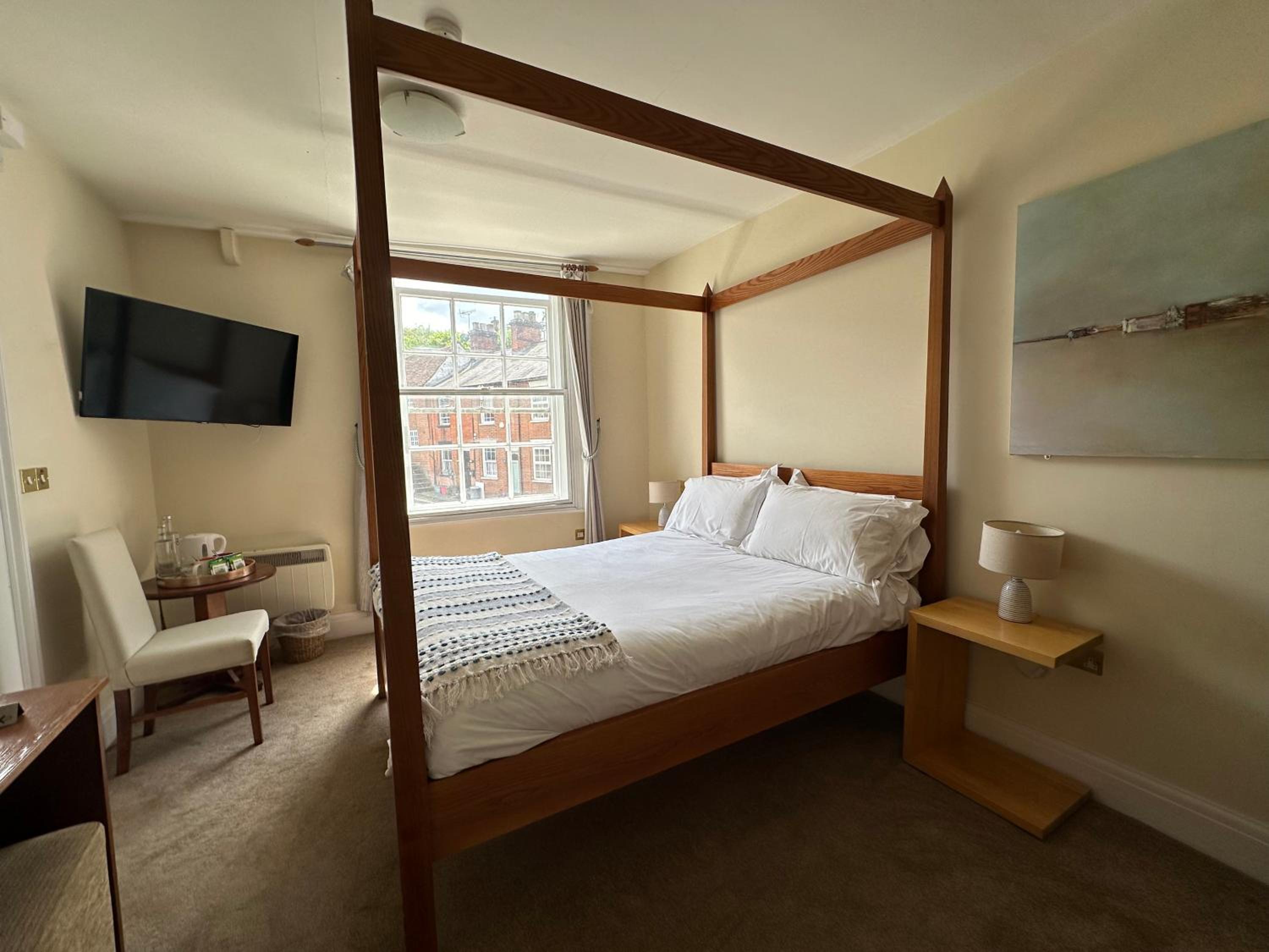 Double Room with Four Poster Bed photo 3
