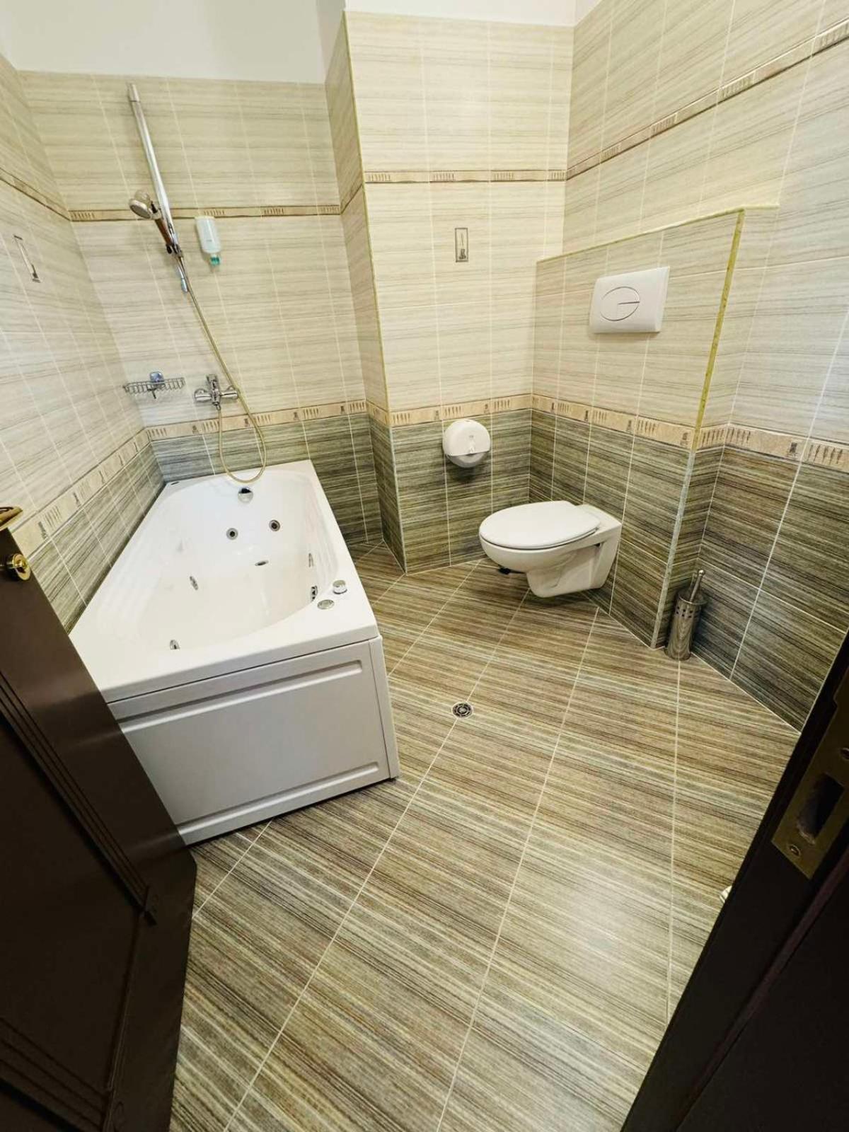Deluxe Double or Twin Room - Photo 3