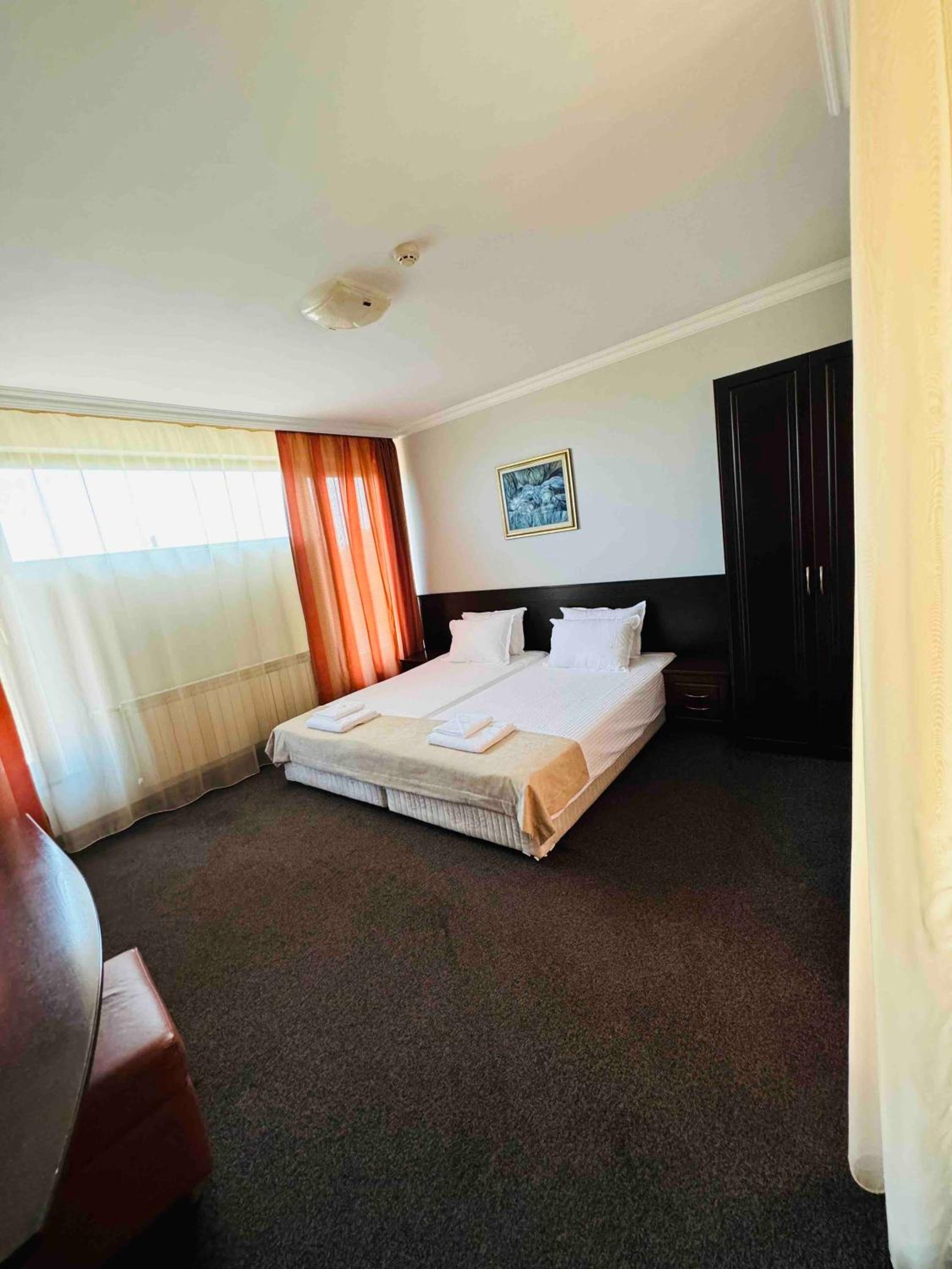 Deluxe Double or Twin Room - Photo 6