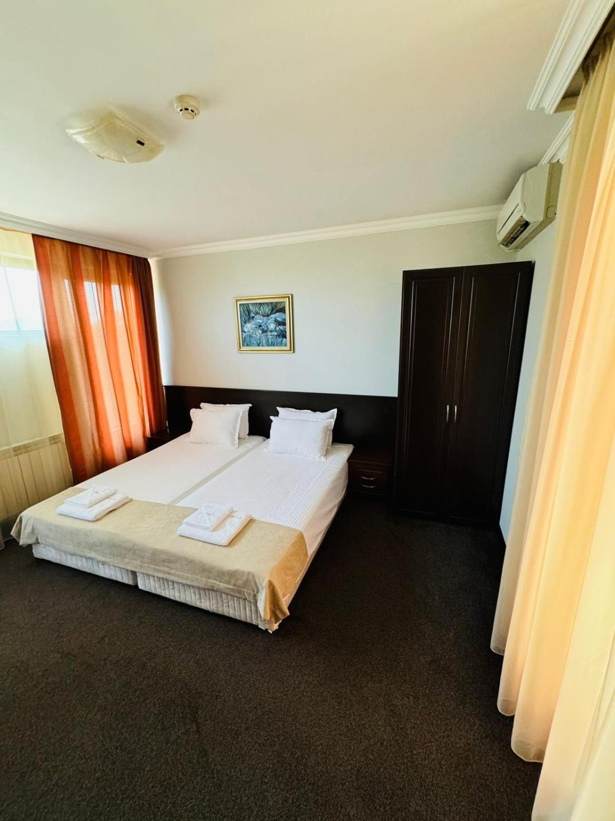 Deluxe Double or Twin Room - Photo 7