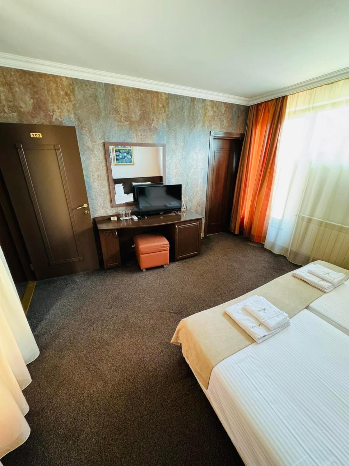 Deluxe Double or Twin Room - Photo 2