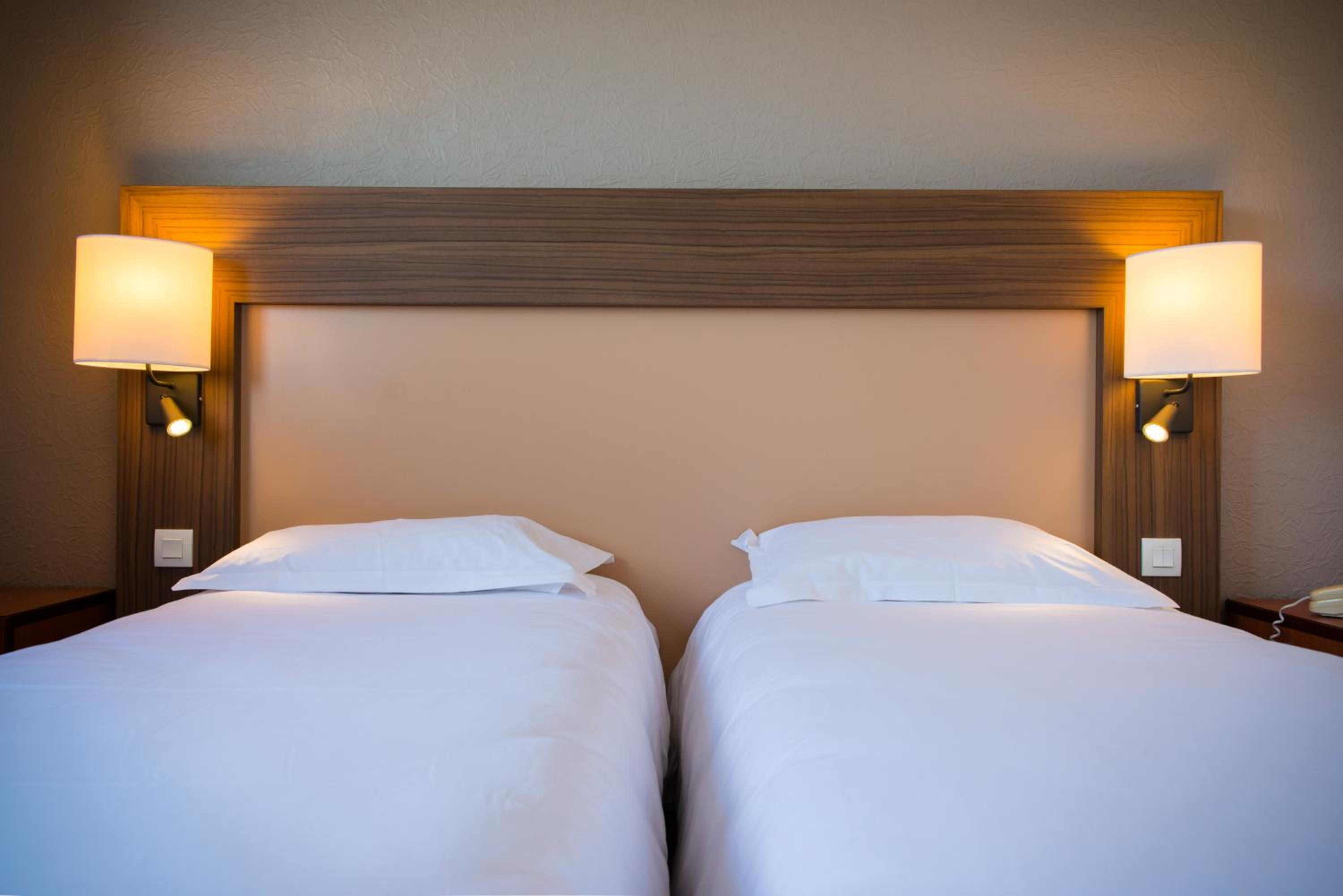 Standard Twin Room - Photo 1
