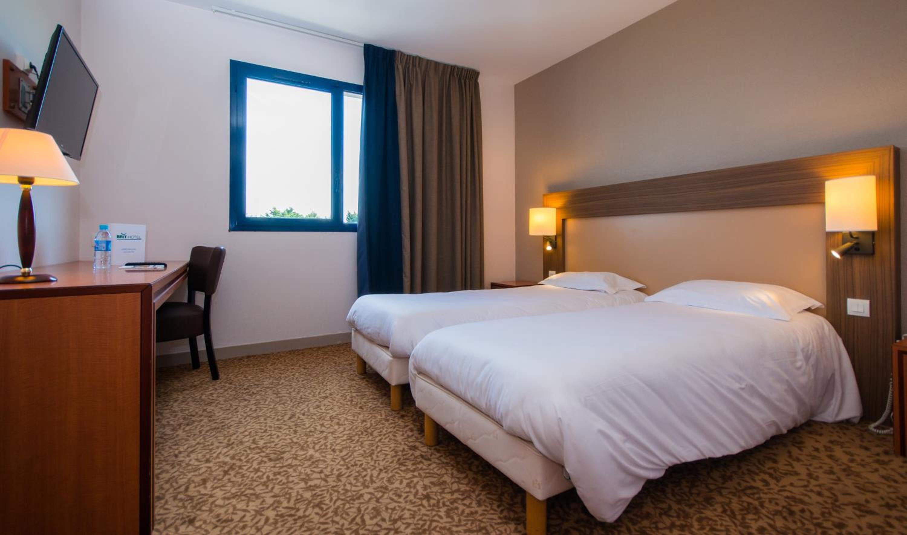Standard Twin Room - Photo 5