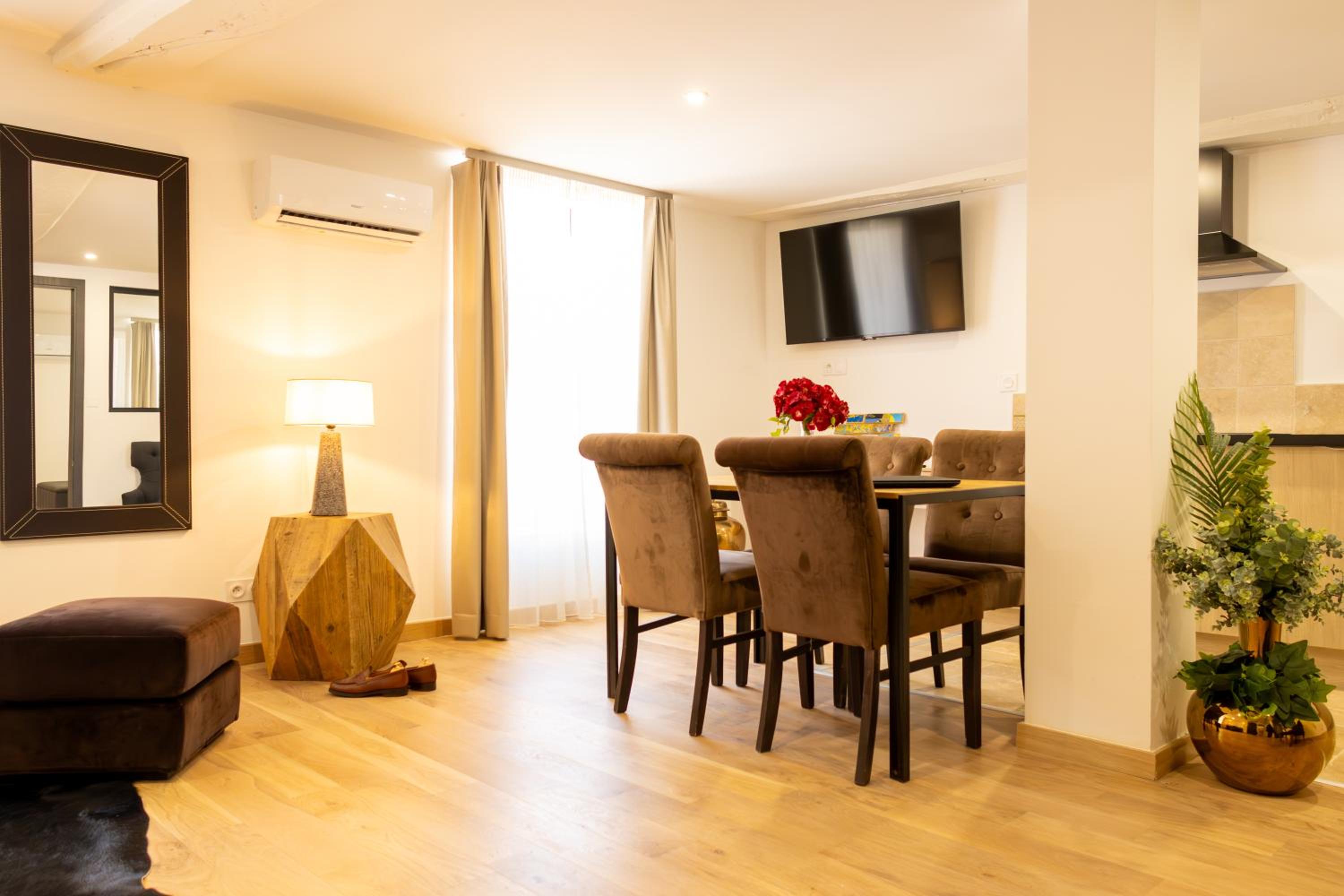 Suite - Photo 7