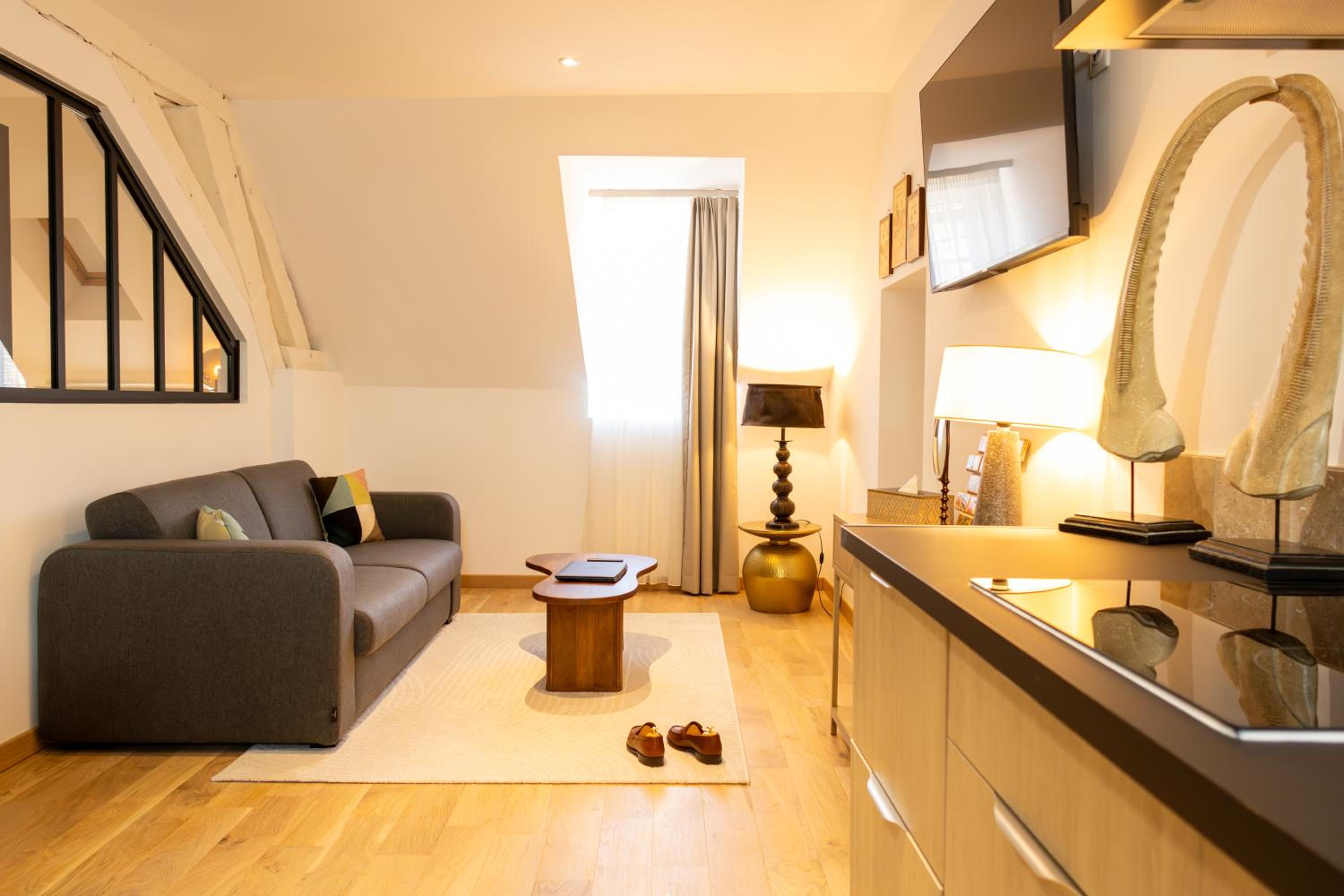 Suite - Photo 5