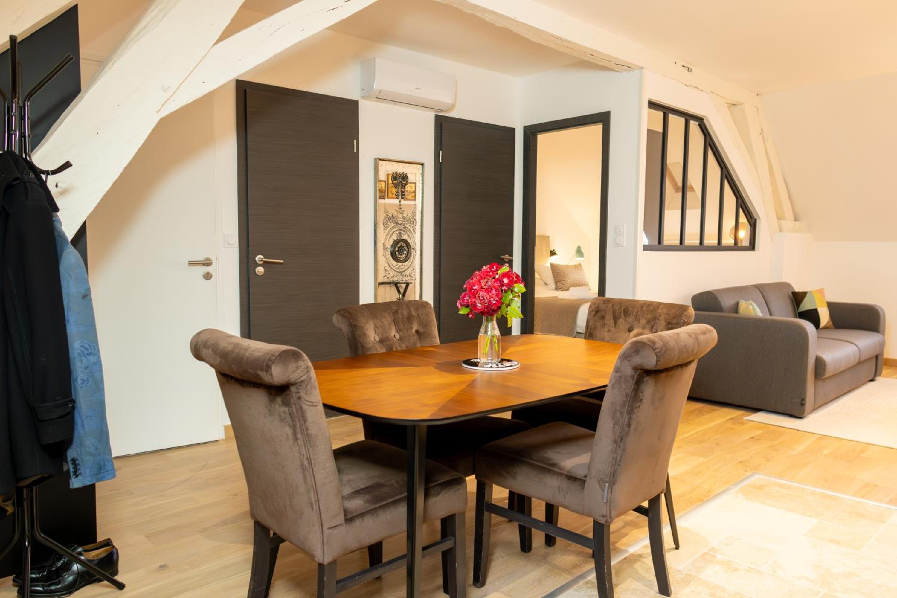Suite - Photo 6