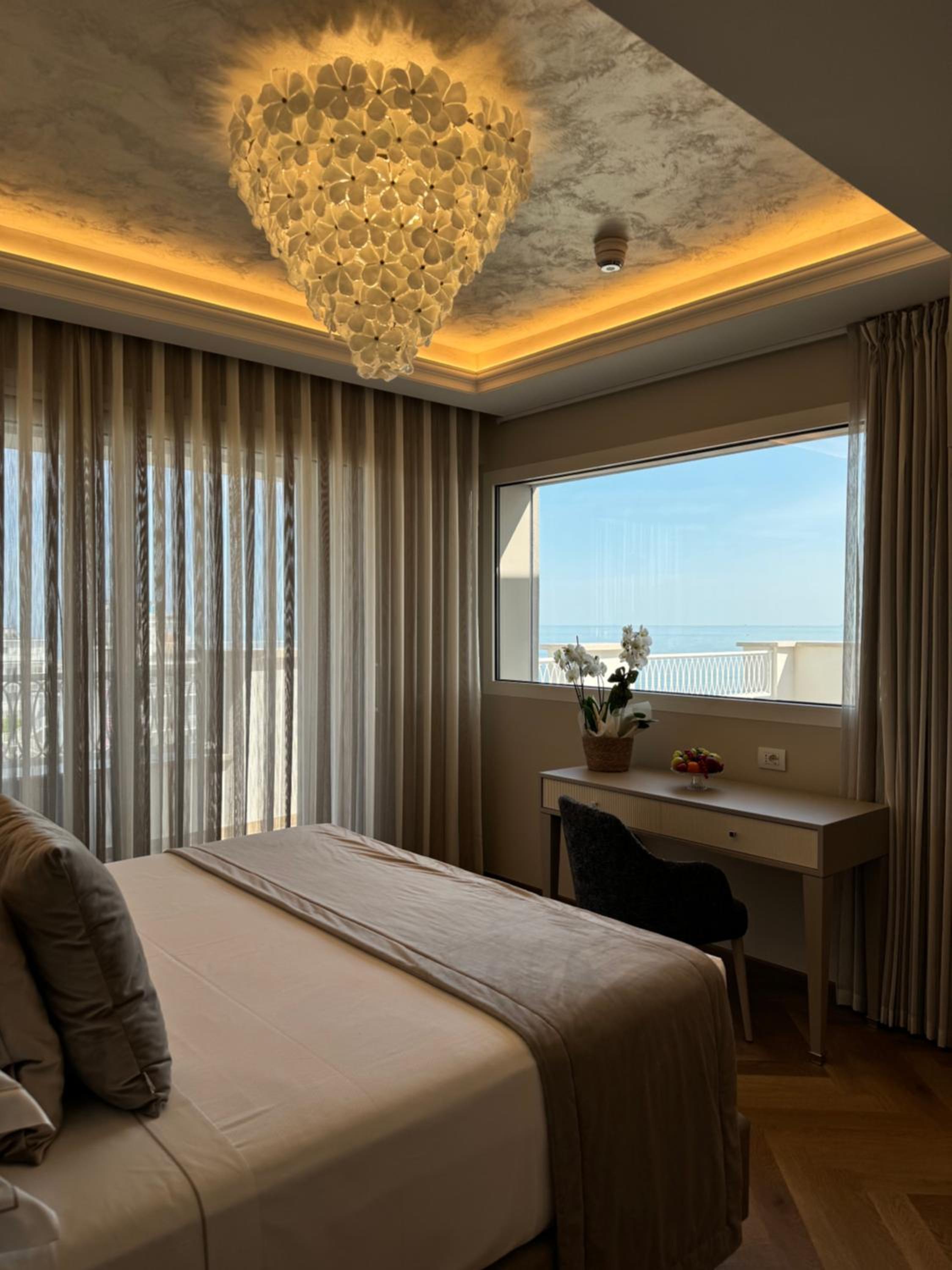 Superior Suite with Sea View - Photo 1