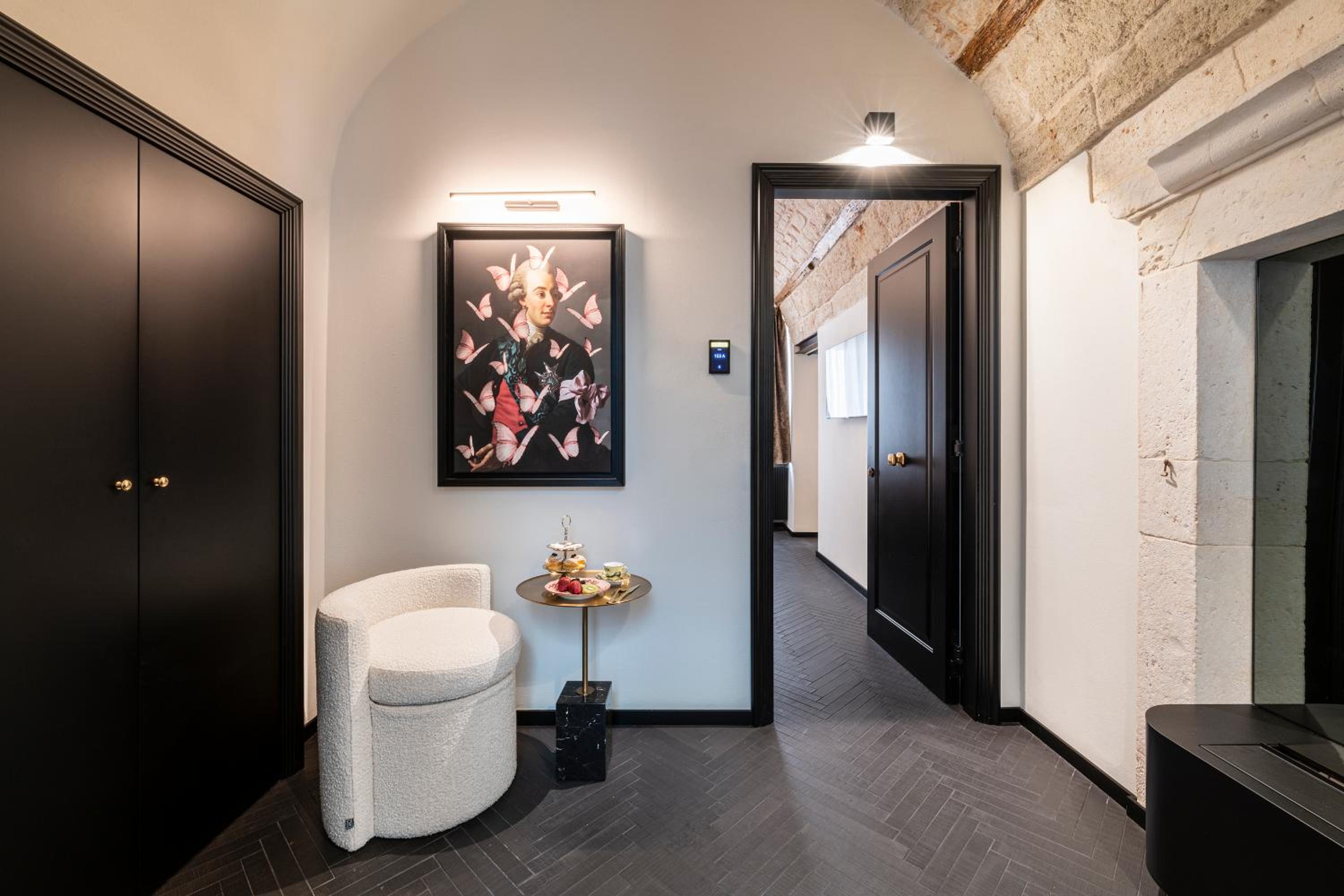 Deluxe Suite photo 3