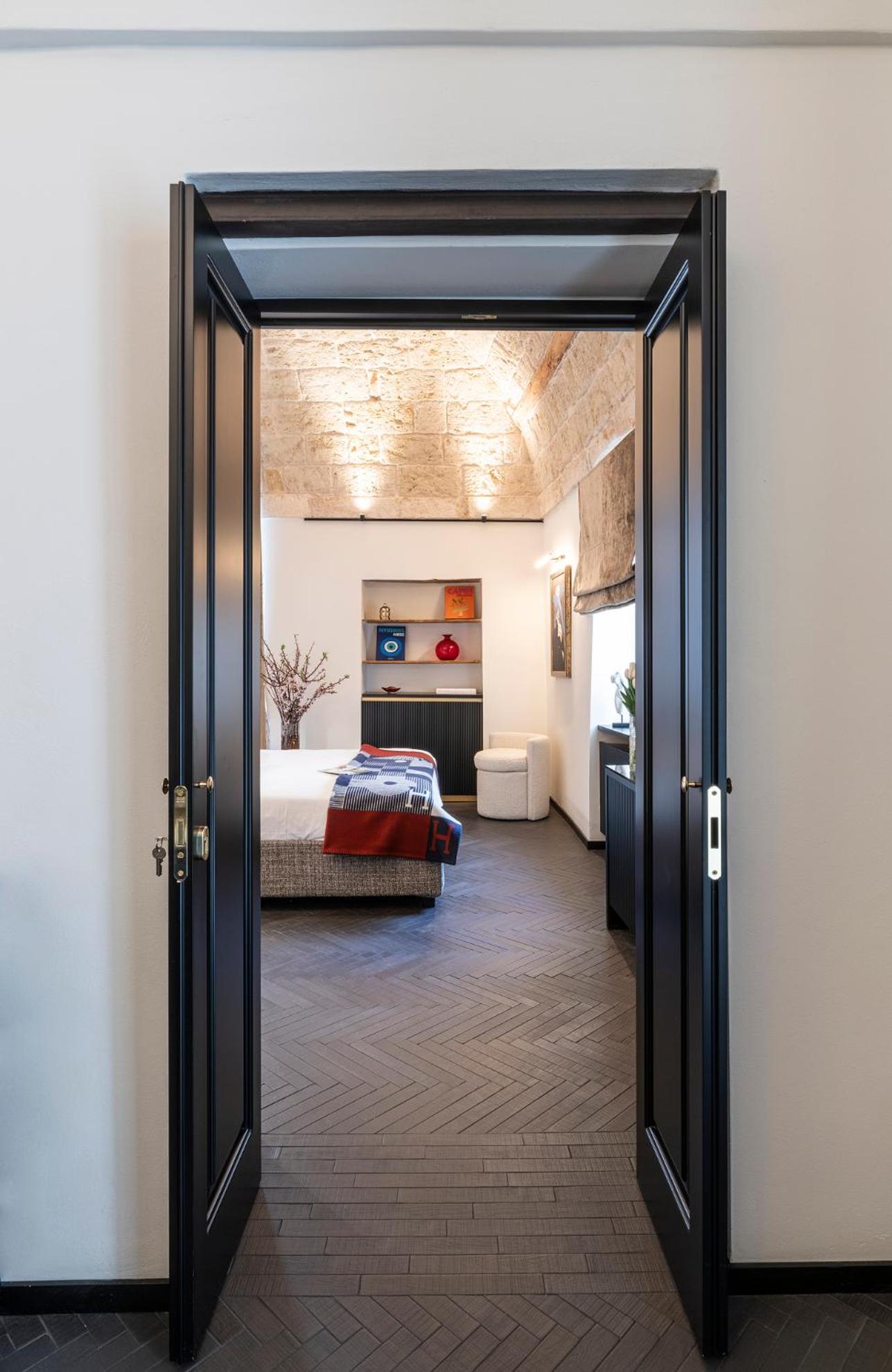 King Suite With Balcony photo 2