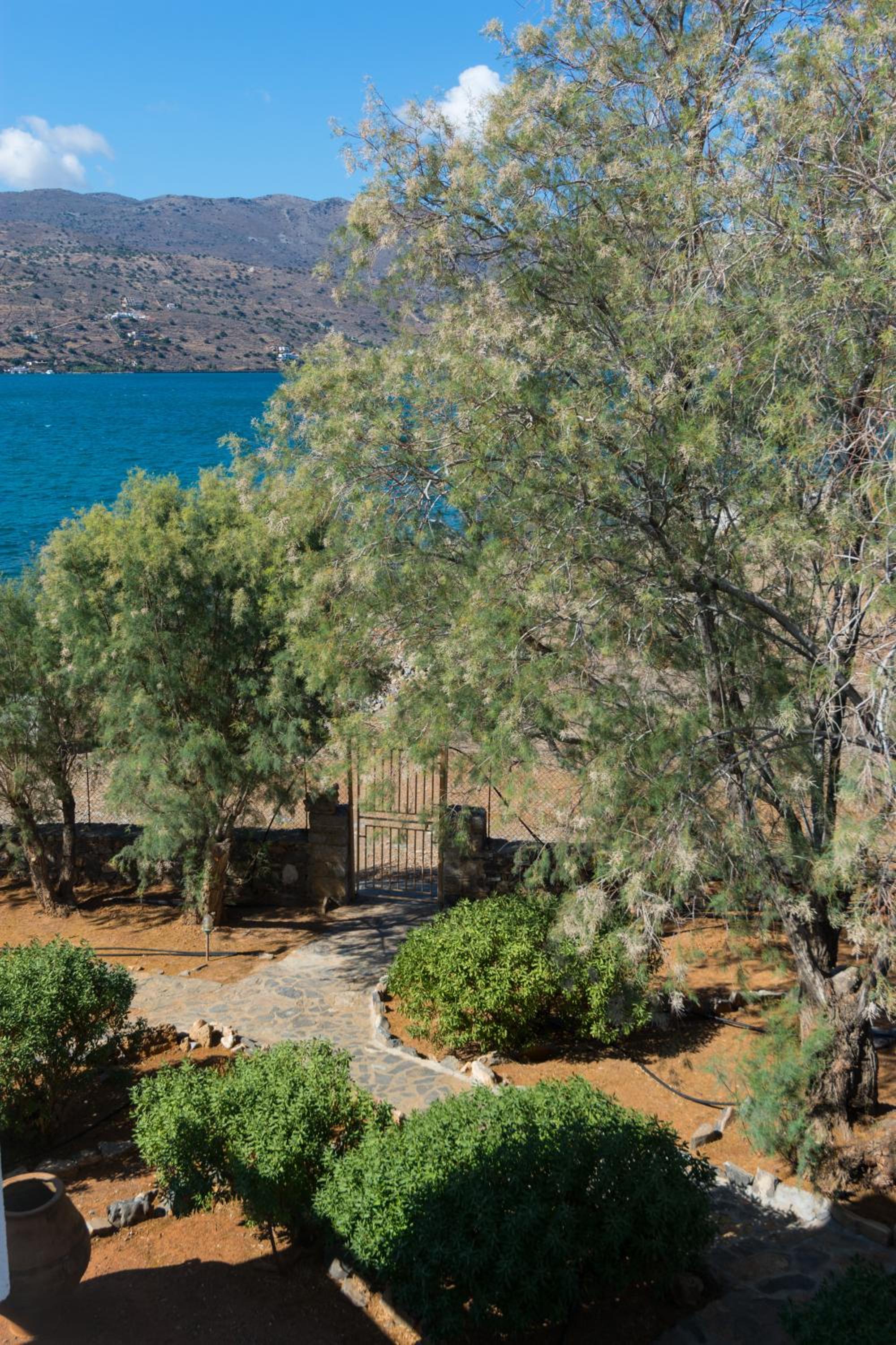 Two Bedroom Apartment Ground Floor With Partial Sea View photo 2