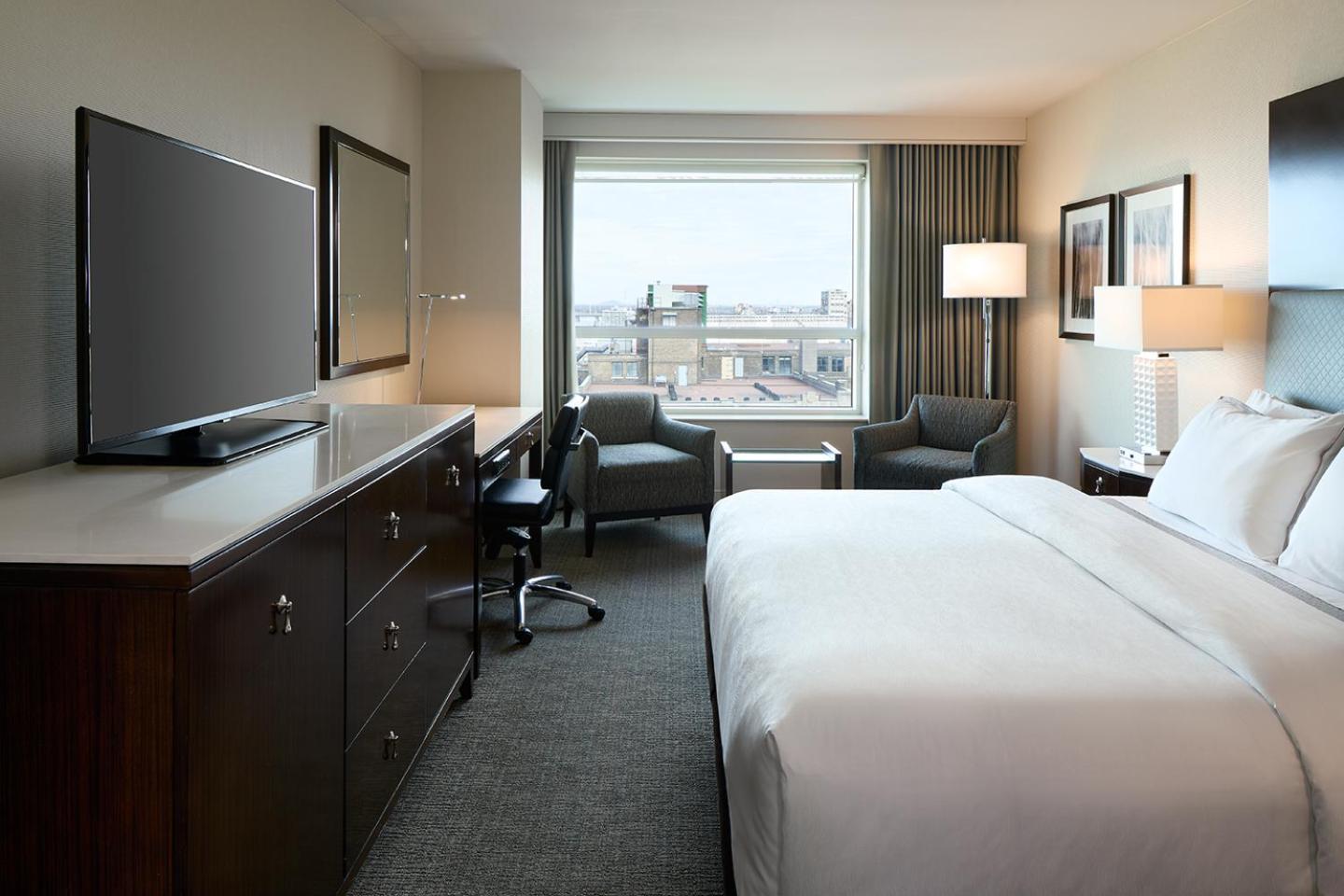 King City View, Guest room, 1 King, City view, High floor - Photo 1