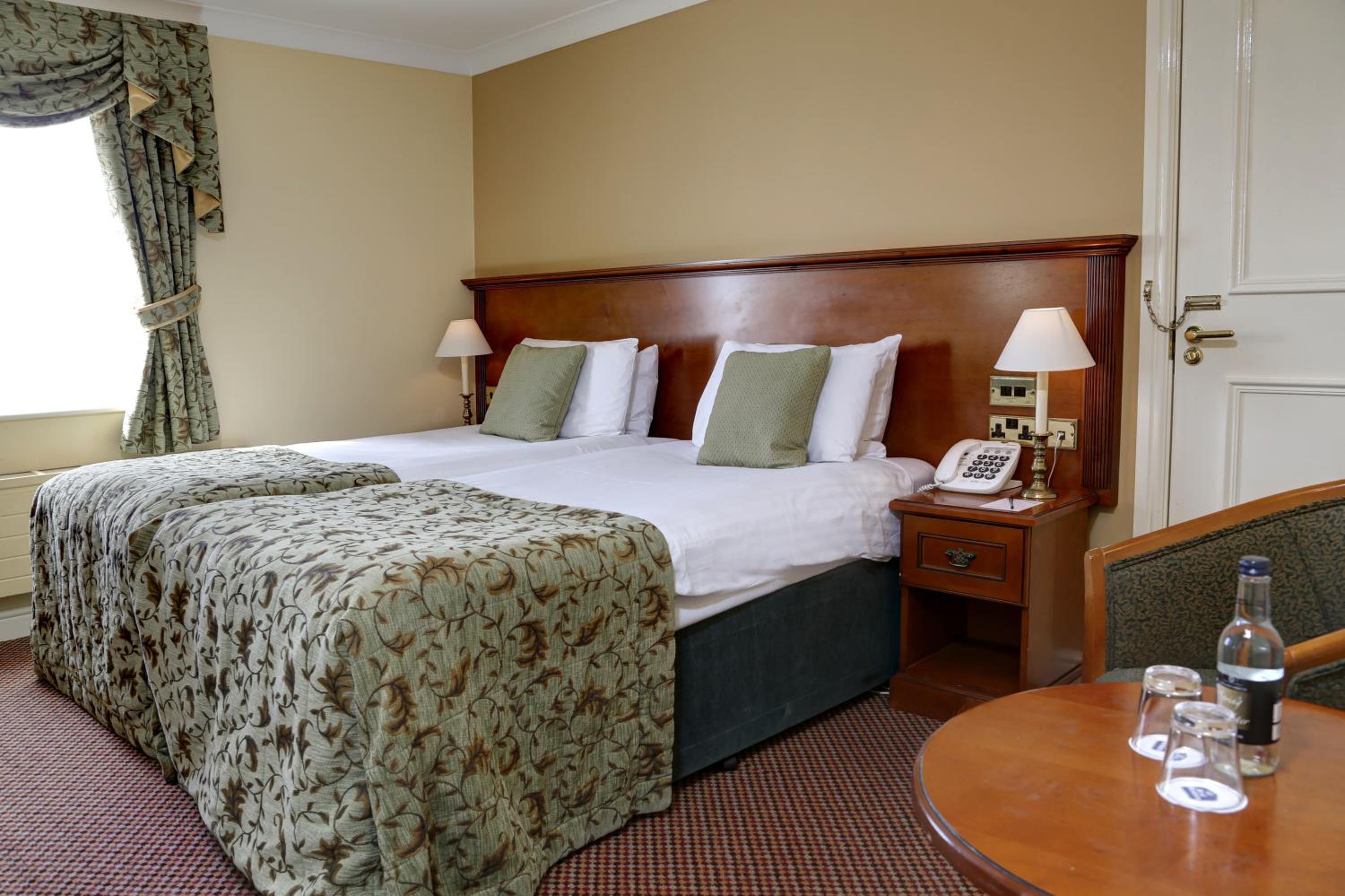 Twin Room - Disability Access - Photo 4