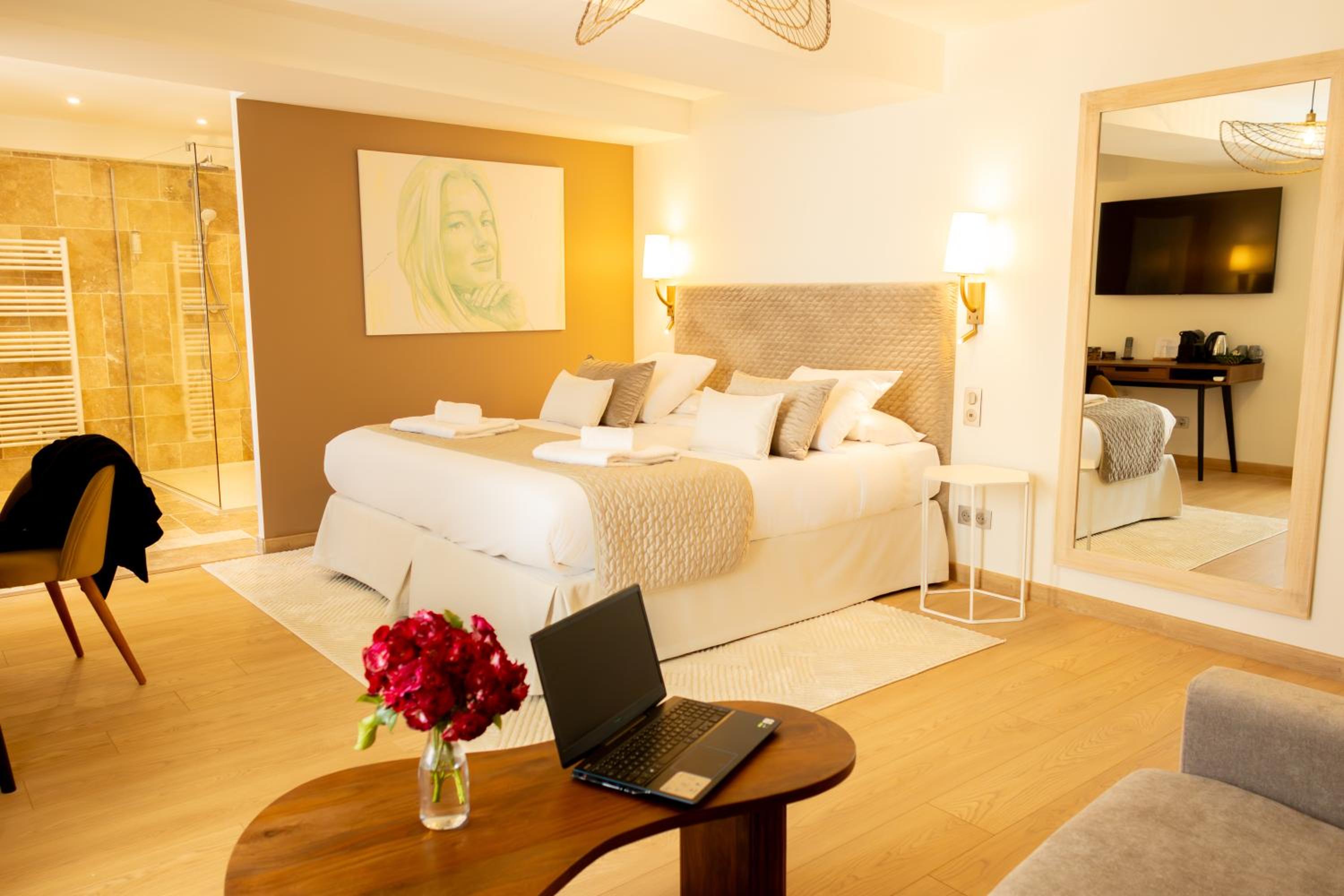 Deluxe Double Room - Photo 1