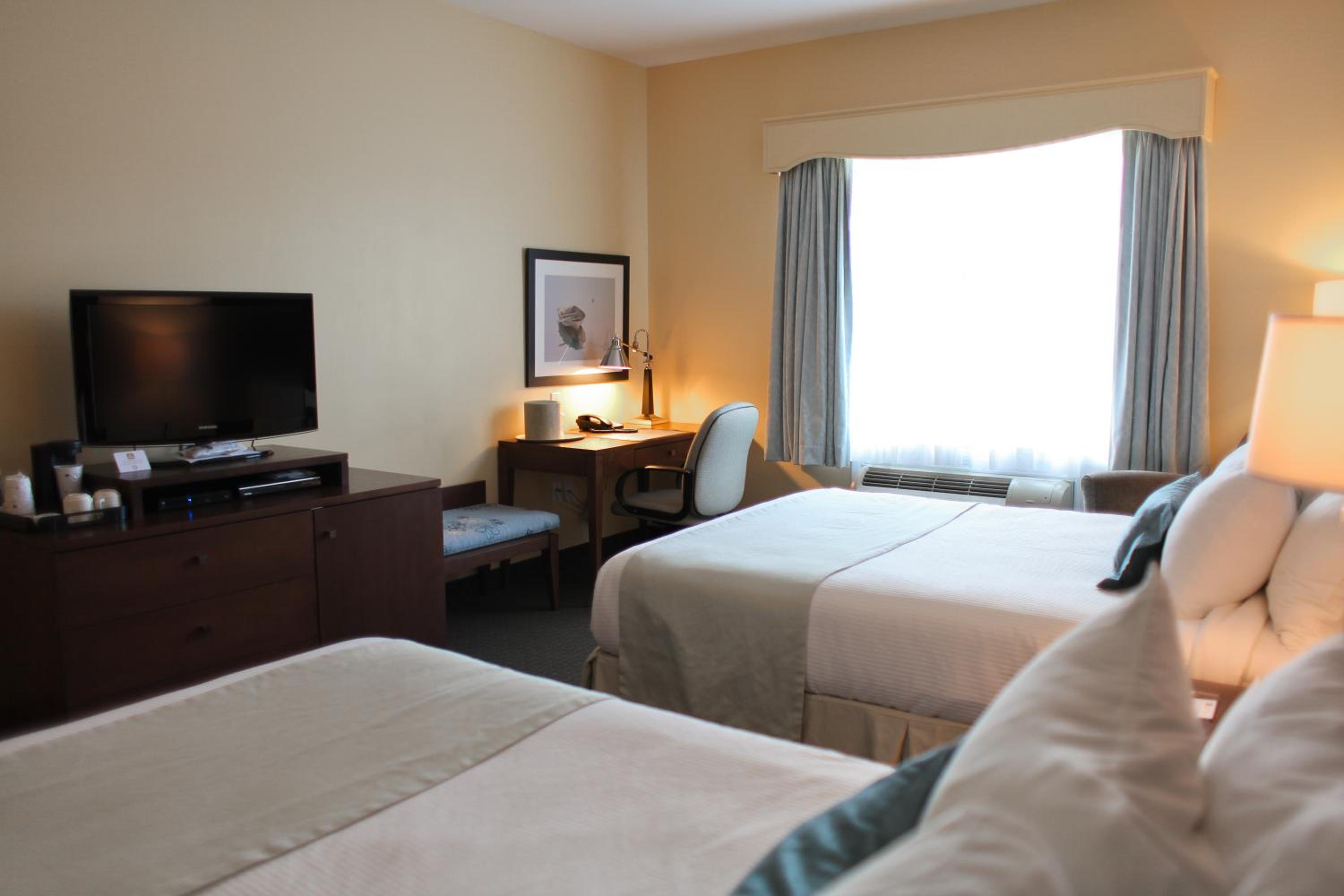 Queen Room with Two Queen Beds and Kitchenette - Non-Smoking - Photo 4