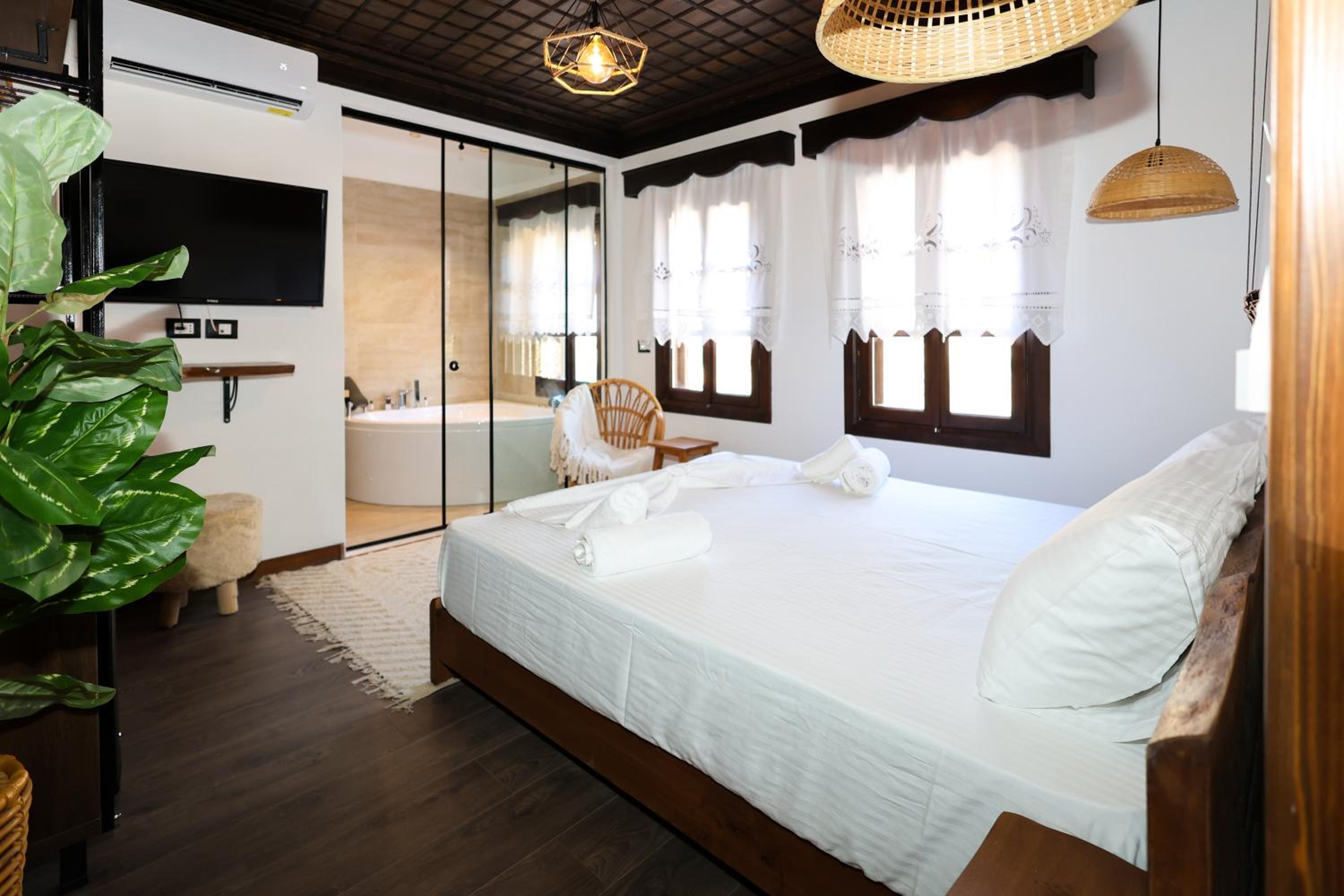 Suite with Hot Tub