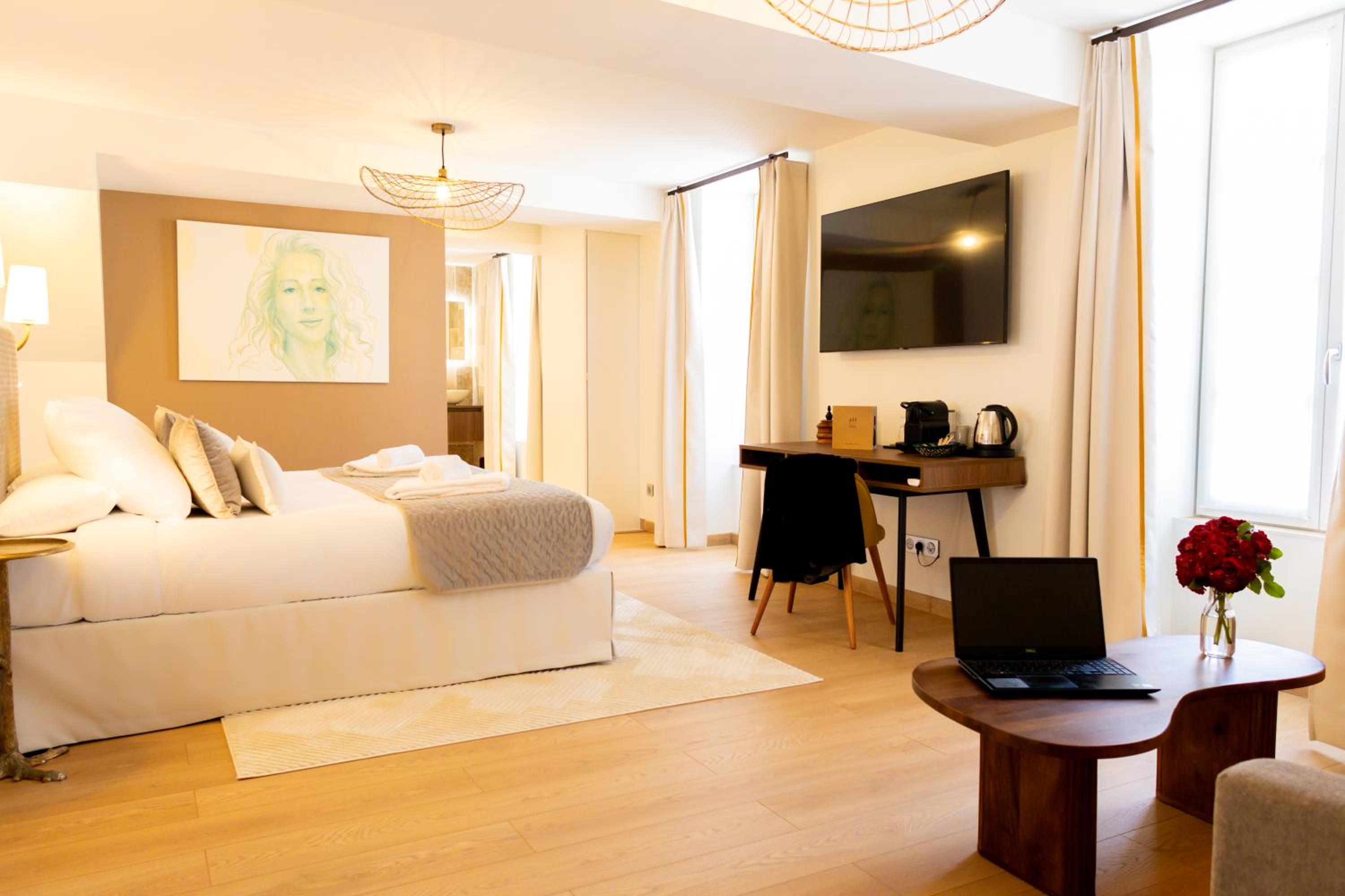 Deluxe Double Room - Photo 7