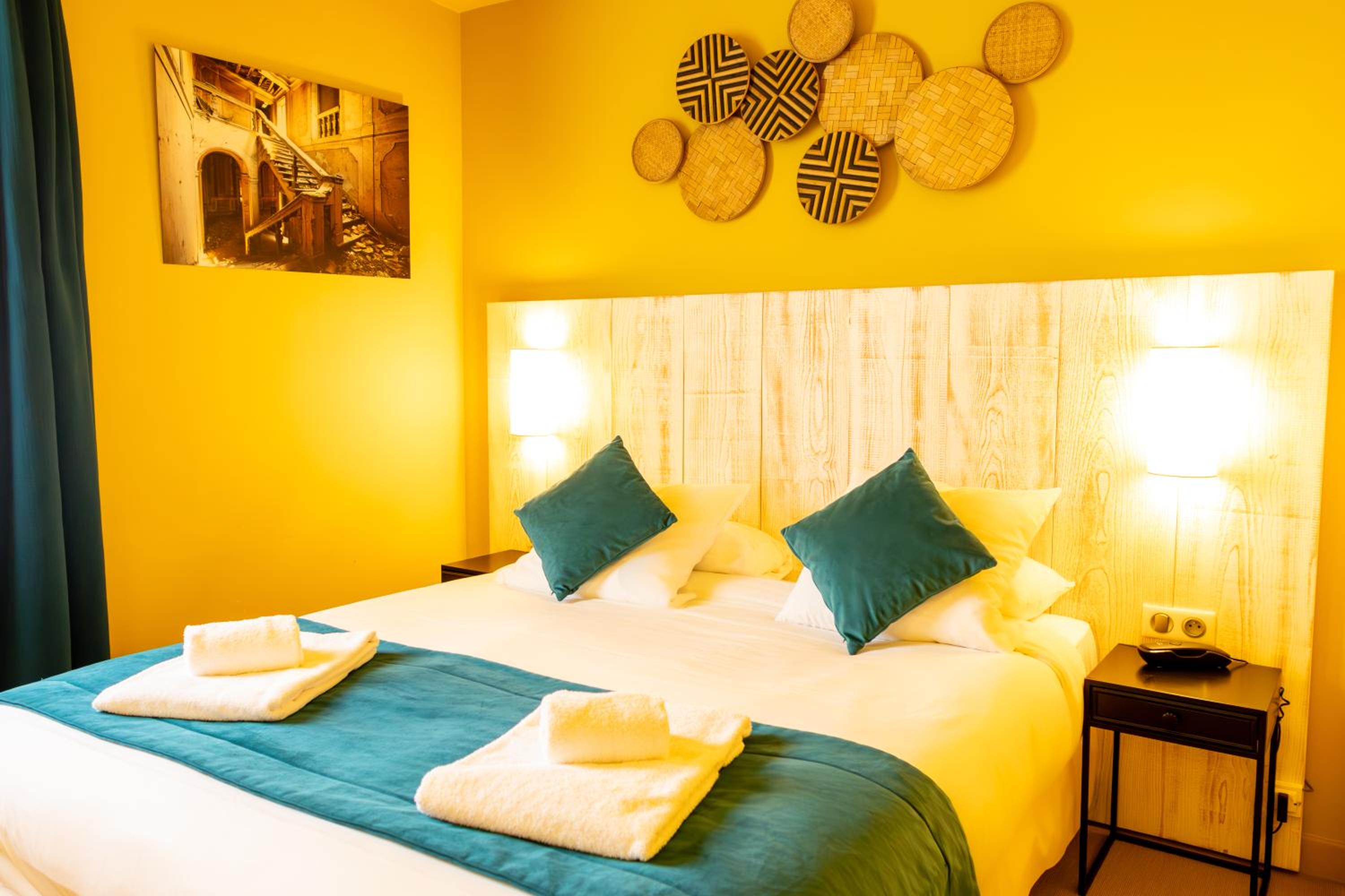 Queen-Size Superior Double Room - Photo 1